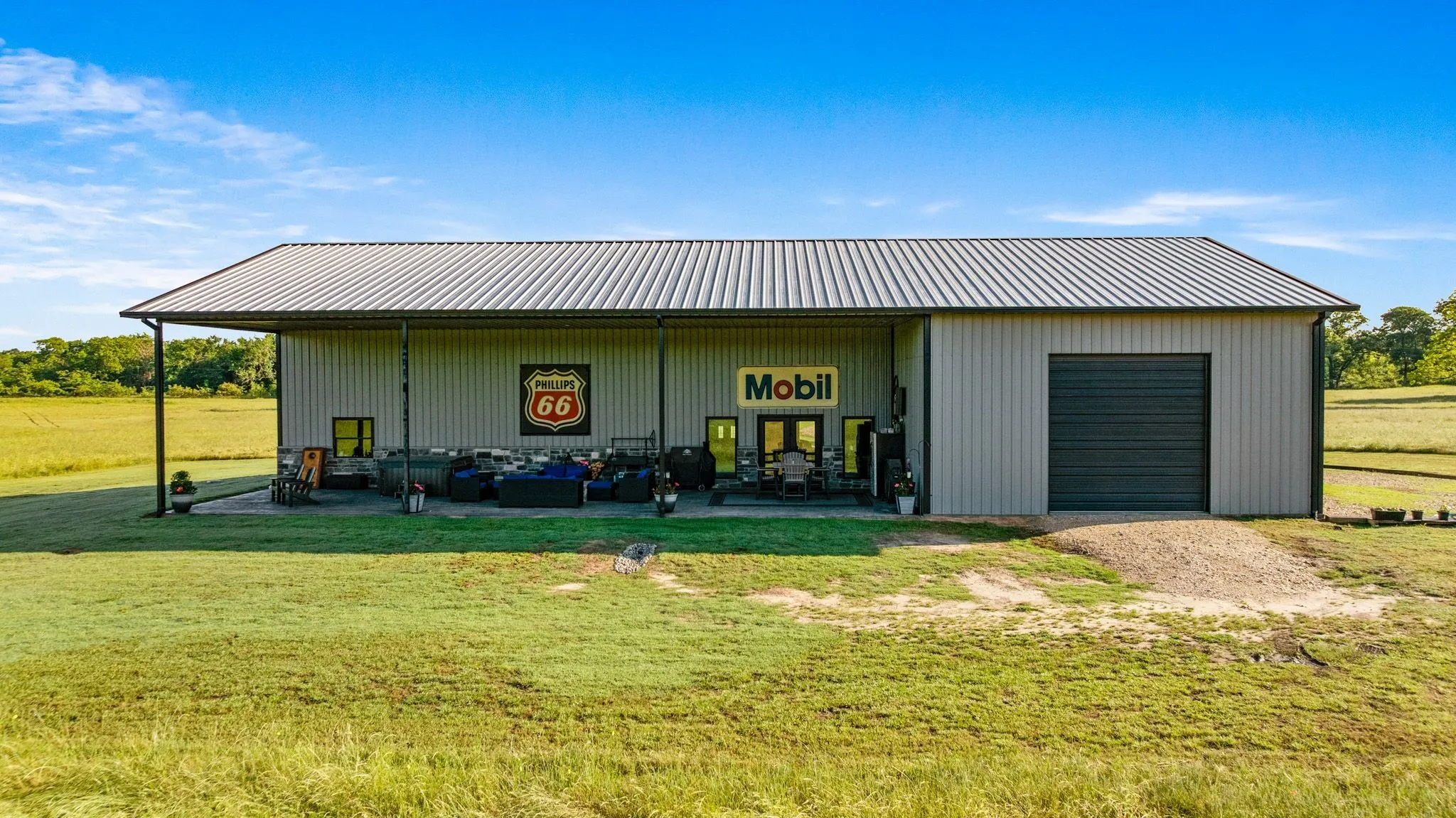 Single Family Residence For Sale in Lamar County , 962 County Road 14630, Pattonville, Texas 75468, 3 Bedroom, 3 Bathroom, 4 Garage spaces, 2,600 Sqft, built in 2018, mls#21267194, Real Estate Agent in Pattonville, Homes For Sale in Lamar county, Homes For Sale in Pattonville, Realtor in Pattonville Texas, Real Estate Brokerage Independent Realty Texas, Luminita Cordes Realtor