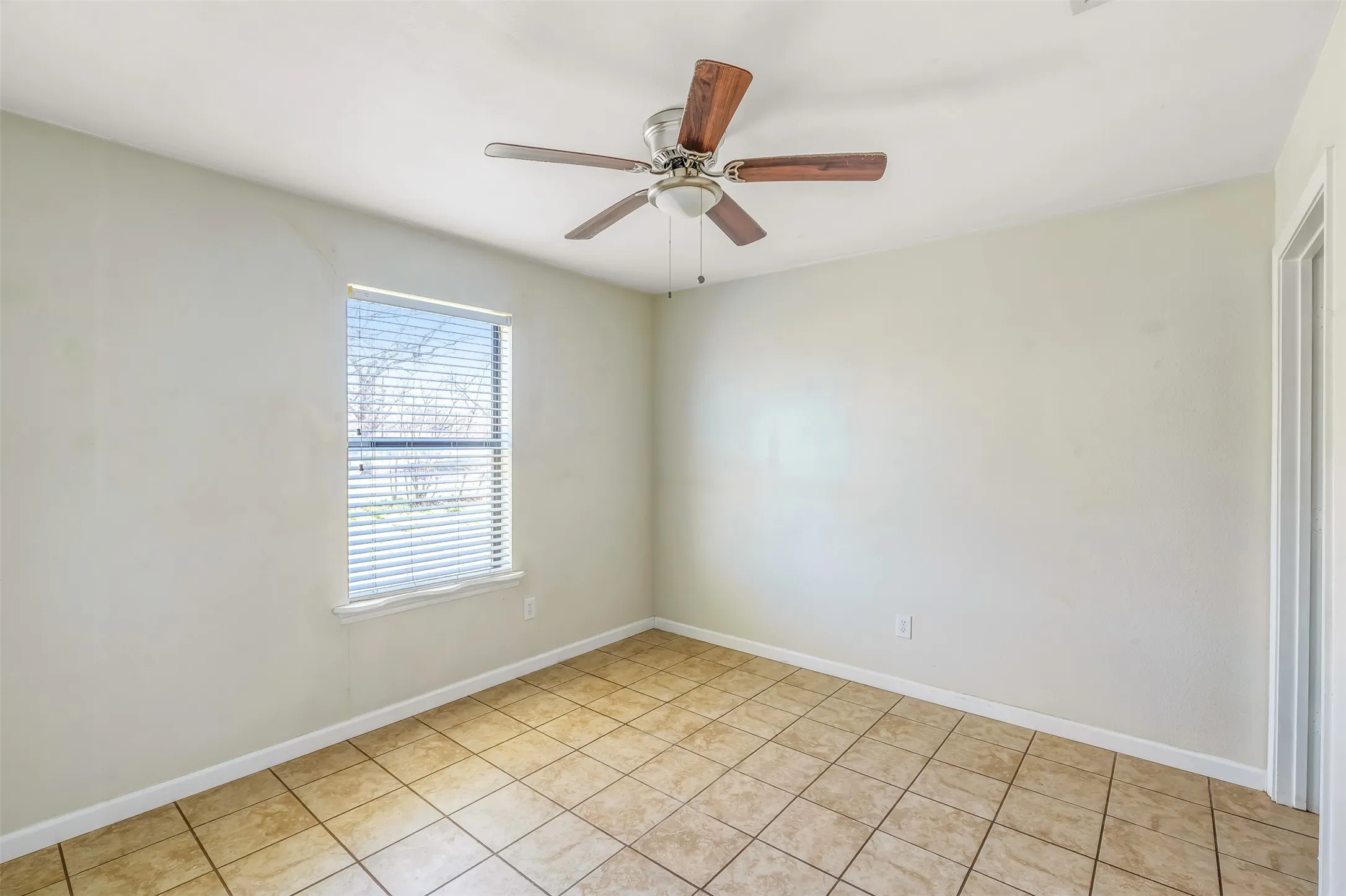 Quadruplex For Sale in Erath County , 892 W Vanderbilt, Stephenville, Texas 76401, 8 Bedroom, 8 Bathroom, Garage spaces, 0 Sqft, built in 2008, mls#21270771, Real Estate Agent in Stephenville, Homes For Sale in Erath county, Homes For Sale in Stephenville, Realtor in Stephenville Texas, Real Estate Brokerage Independent Realty Texas, Luminita Cordes Realtor