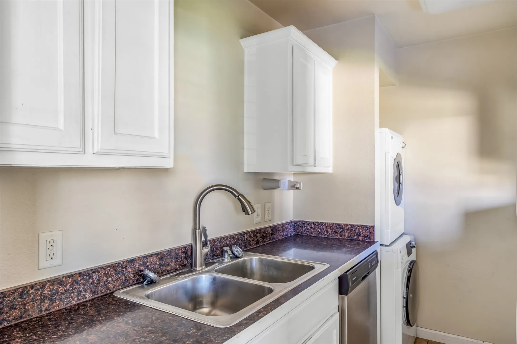 Quadruplex For Sale in Erath County , 892 W Vanderbilt, Stephenville, Texas 76401, 8 Bedroom, 8 Bathroom, Garage spaces, 0 Sqft, built in 2008, mls#21270771, Real Estate Agent in Stephenville, Homes For Sale in Erath county, Homes For Sale in Stephenville, Realtor in Stephenville Texas, Real Estate Brokerage Independent Realty Texas, Luminita Cordes Realtor