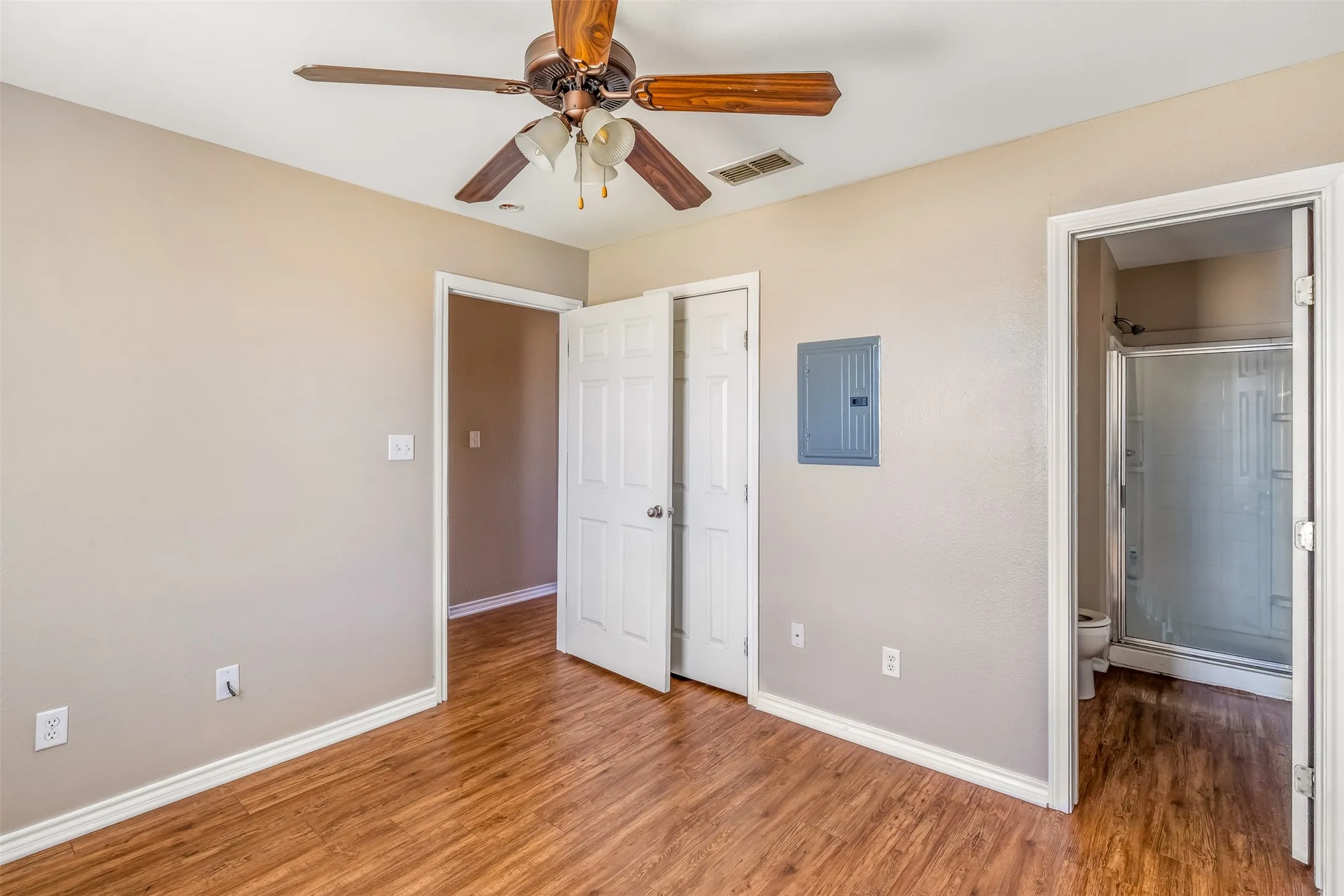 Quadruplex For Sale in Erath County , 892 W Vanderbilt, Stephenville, Texas 76401, 8 Bedroom, 8 Bathroom, Garage spaces, 0 Sqft, built in 2008, mls#21270771, Real Estate Agent in Stephenville, Homes For Sale in Erath county, Homes For Sale in Stephenville, Realtor in Stephenville Texas, Real Estate Brokerage Independent Realty Texas, Luminita Cordes Realtor
