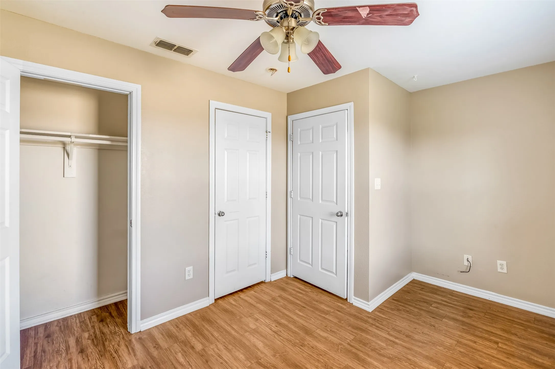 Quadruplex For Sale in Erath County , 892 W Vanderbilt, Stephenville, Texas 76401, 8 Bedroom, 8 Bathroom, Garage spaces, 0 Sqft, built in 2008, mls#21270771, Real Estate Agent in Stephenville, Homes For Sale in Erath county, Homes For Sale in Stephenville, Realtor in Stephenville Texas, Real Estate Brokerage Independent Realty Texas, Luminita Cordes Realtor