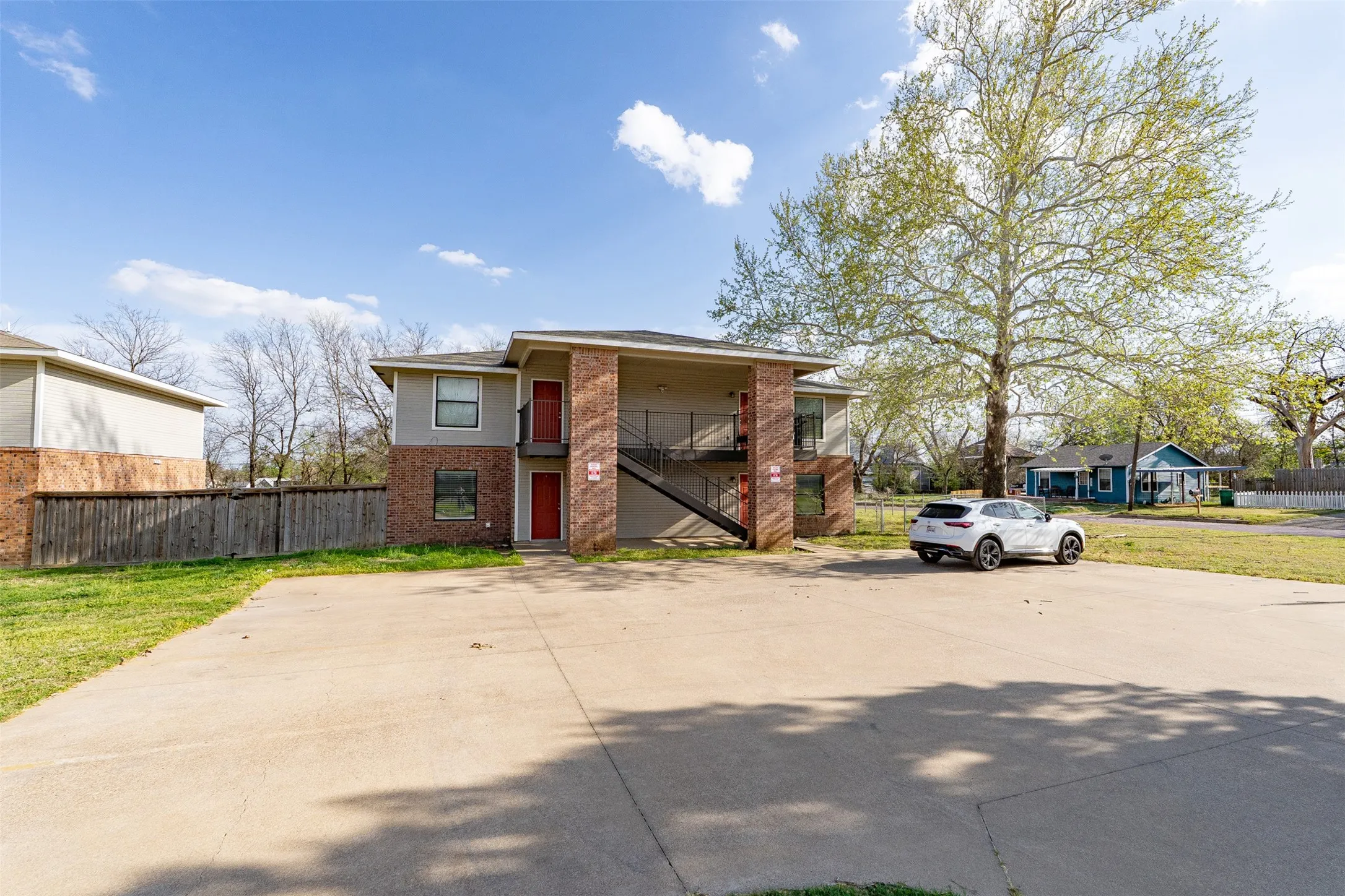 Quadruplex For Sale in Erath County , 892 W Vanderbilt, Stephenville, Texas 76401, 8 Bedroom, 8 Bathroom, Garage spaces, 0 Sqft, built in 2008, mls#21270771, Real Estate Agent in Stephenville, Homes For Sale in Erath county, Homes For Sale in Stephenville, Realtor in Stephenville Texas, Real Estate Brokerage Independent Realty Texas, Luminita Cordes Realtor
