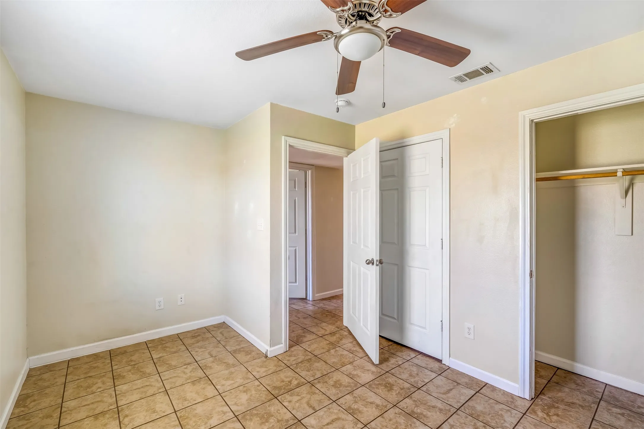 Quadruplex For Sale in Erath County , 892 W Vanderbilt, Stephenville, Texas 76401, 8 Bedroom, 8 Bathroom, Garage spaces, 0 Sqft, built in 2008, mls#21270771, Real Estate Agent in Stephenville, Homes For Sale in Erath county, Homes For Sale in Stephenville, Realtor in Stephenville Texas, Real Estate Brokerage Independent Realty Texas, Luminita Cordes Realtor