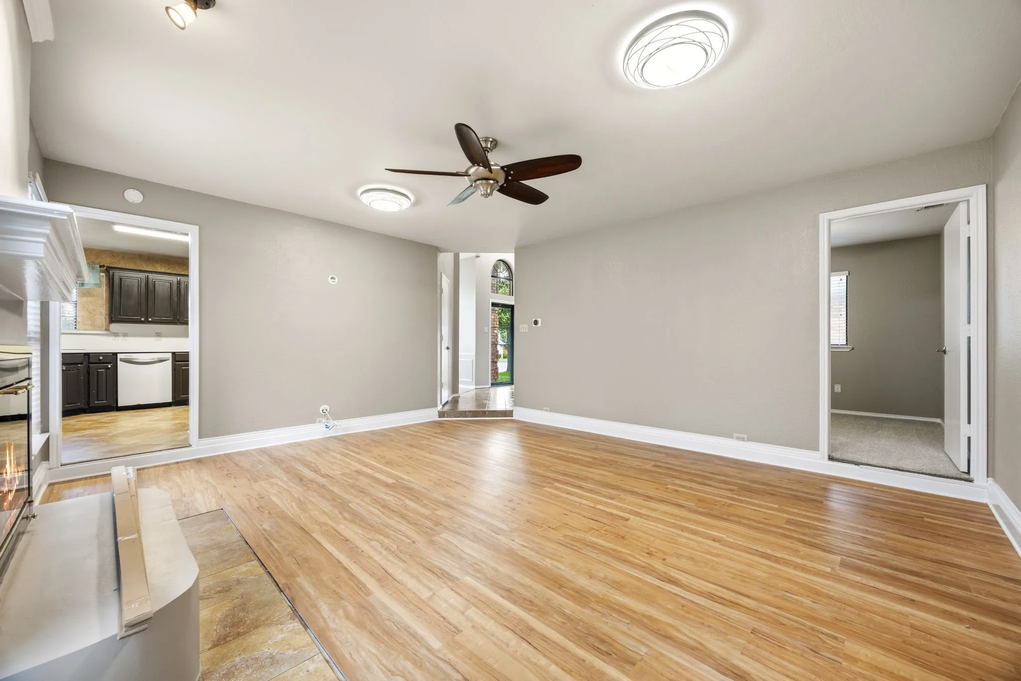 Single Family Residence For Sale in Denton County , 2060 Arbor Creek Drive B, Carrollton, Texas 75010, 3 Bedroom, 2 Bathroom, 2 Garage spaces, 1,544 Sqft, built in 1988, mls#21269648, Real Estate Agent in Carrollton, Homes For Sale in Denton county, Homes For Sale in Carrollton, Realtor in Carrollton Texas, Real Estate Brokerage Independent Realty Texas, Luminita Cordes Realtor