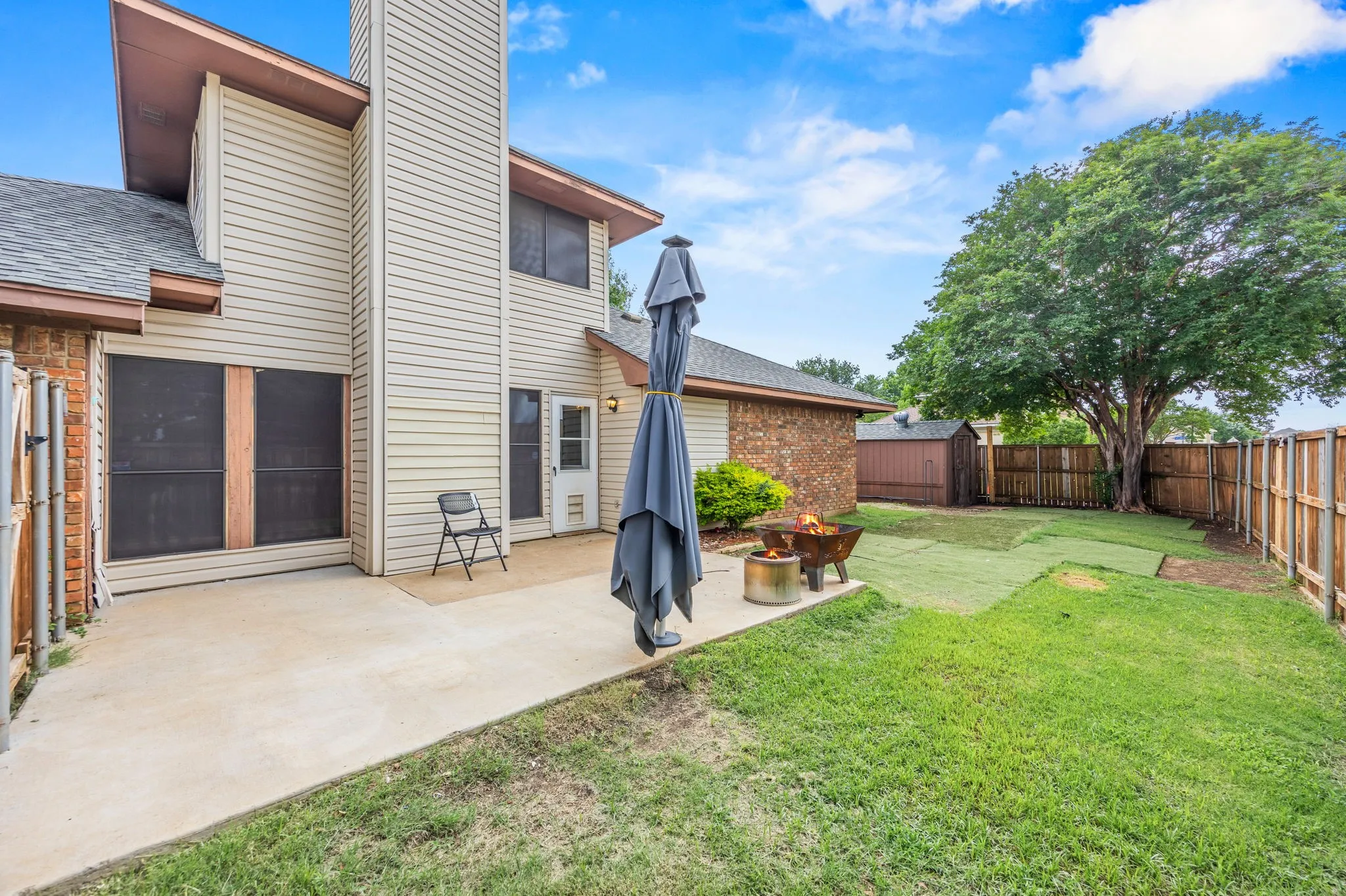 Single Family Residence For Sale in Denton County , 2060 Arbor Creek Drive B, Carrollton, Texas 75010, 3 Bedroom, 2 Bathroom, 2 Garage spaces, 1,544 Sqft, built in 1988, mls#21269648, Real Estate Agent in Carrollton, Homes For Sale in Denton county, Homes For Sale in Carrollton, Realtor in Carrollton Texas, Real Estate Brokerage Independent Realty Texas, Luminita Cordes Realtor