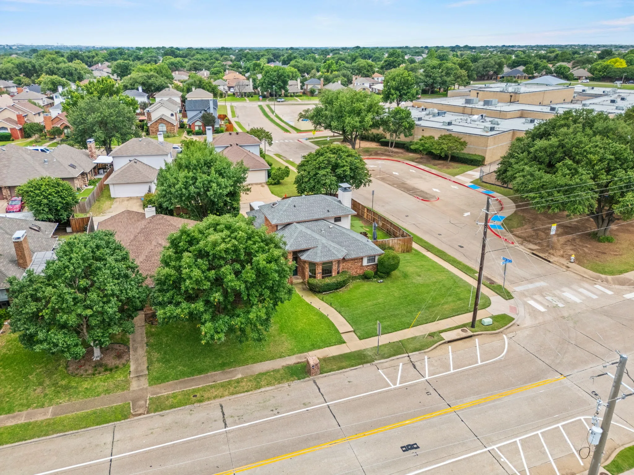 Single Family Residence For Sale in Denton County , 2060 Arbor Creek Drive B, Carrollton, Texas 75010, 3 Bedroom, 2 Bathroom, 2 Garage spaces, 1,544 Sqft, built in 1988, mls#21269648, Real Estate Agent in Carrollton, Homes For Sale in Denton county, Homes For Sale in Carrollton, Realtor in Carrollton Texas, Real Estate Brokerage Independent Realty Texas, Luminita Cordes Realtor
