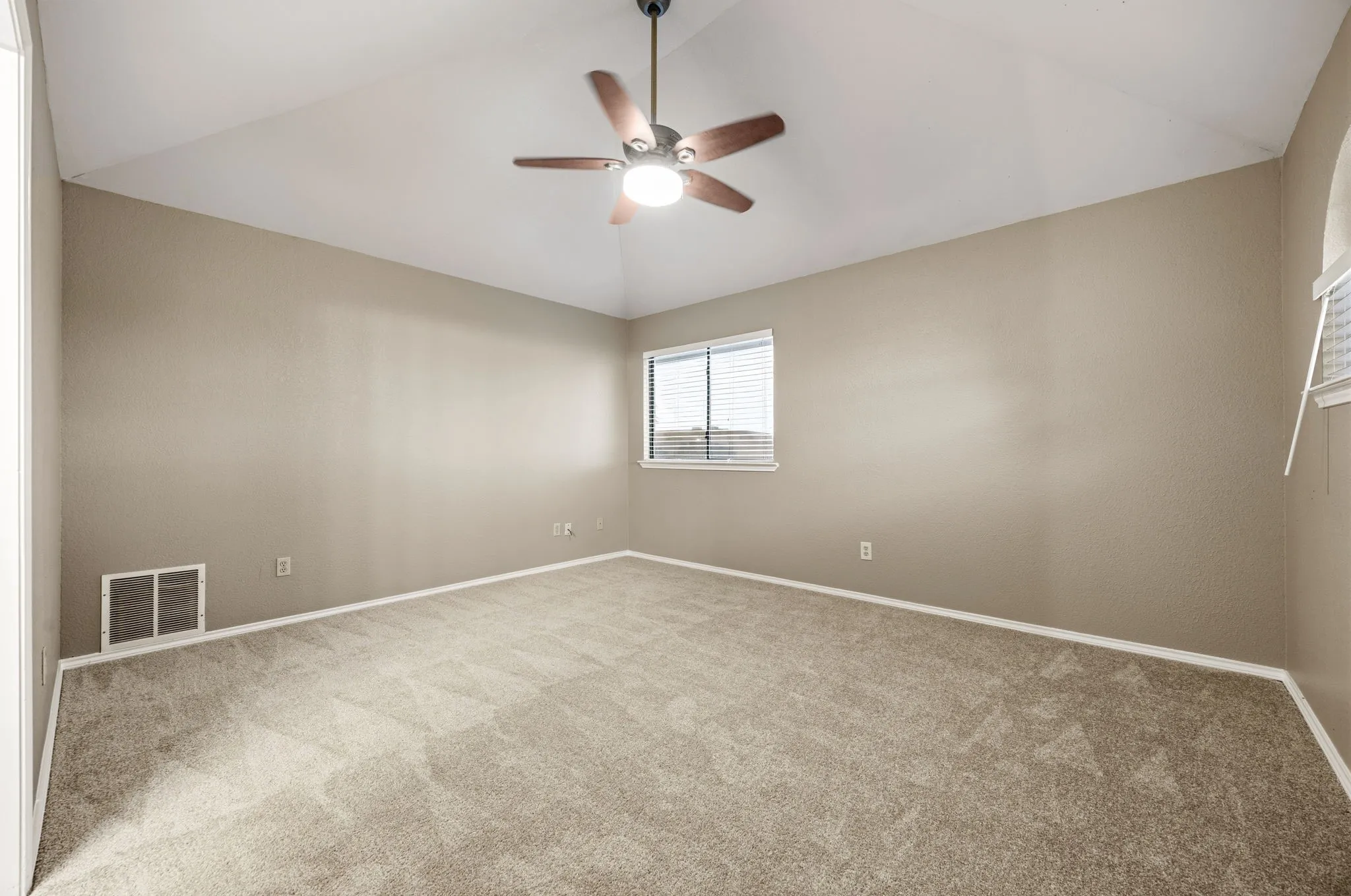 Single Family Residence For Sale in Denton County , 2060 Arbor Creek Drive B, Carrollton, Texas 75010, 3 Bedroom, 2 Bathroom, 2 Garage spaces, 1,544 Sqft, built in 1988, mls#21269648, Real Estate Agent in Carrollton, Homes For Sale in Denton county, Homes For Sale in Carrollton, Realtor in Carrollton Texas, Real Estate Brokerage Independent Realty Texas, Luminita Cordes Realtor