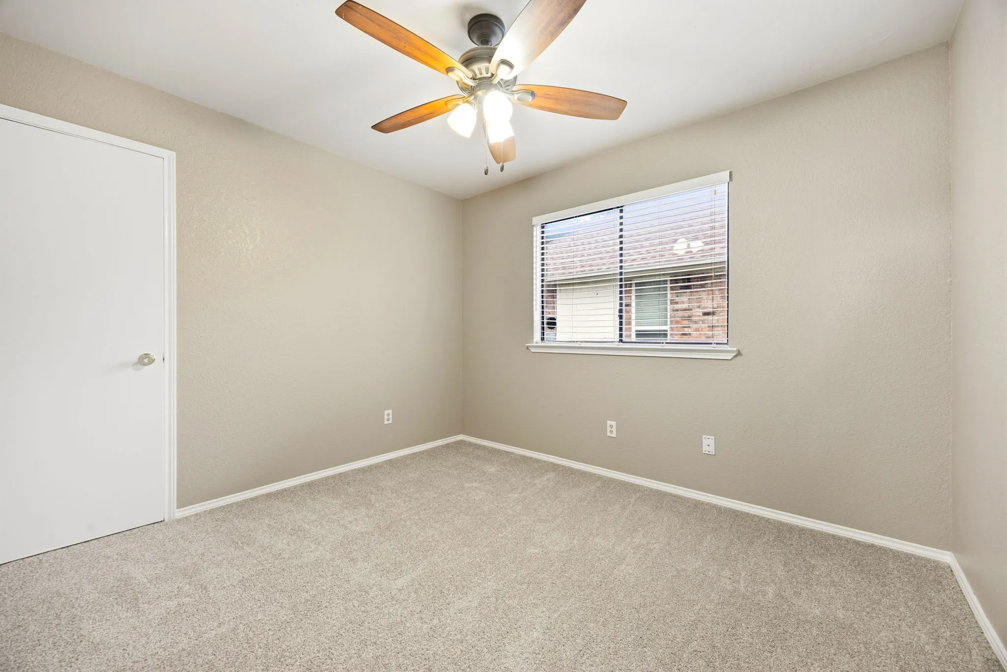 Single Family Residence For Sale in Denton County , 2060 Arbor Creek Drive B, Carrollton, Texas 75010, 3 Bedroom, 2 Bathroom, 2 Garage spaces, 1,544 Sqft, built in 1988, mls#21269648, Real Estate Agent in Carrollton, Homes For Sale in Denton county, Homes For Sale in Carrollton, Realtor in Carrollton Texas, Real Estate Brokerage Independent Realty Texas, Luminita Cordes Realtor