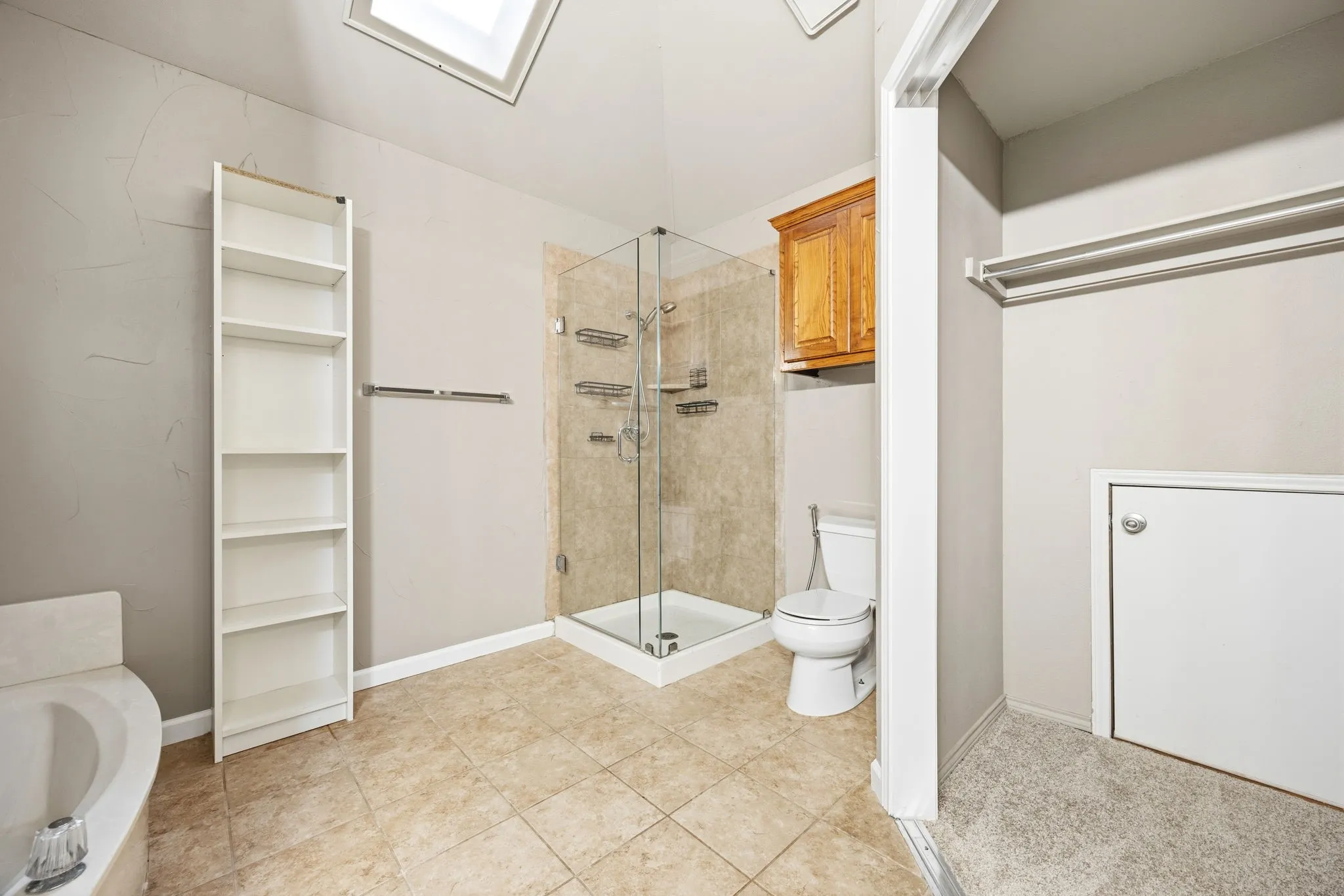 Single Family Residence For Sale in Denton County , 2060 Arbor Creek Drive B, Carrollton, Texas 75010, 3 Bedroom, 2 Bathroom, 2 Garage spaces, 1,544 Sqft, built in 1988, mls#21269648, Real Estate Agent in Carrollton, Homes For Sale in Denton county, Homes For Sale in Carrollton, Realtor in Carrollton Texas, Real Estate Brokerage Independent Realty Texas, Luminita Cordes Realtor