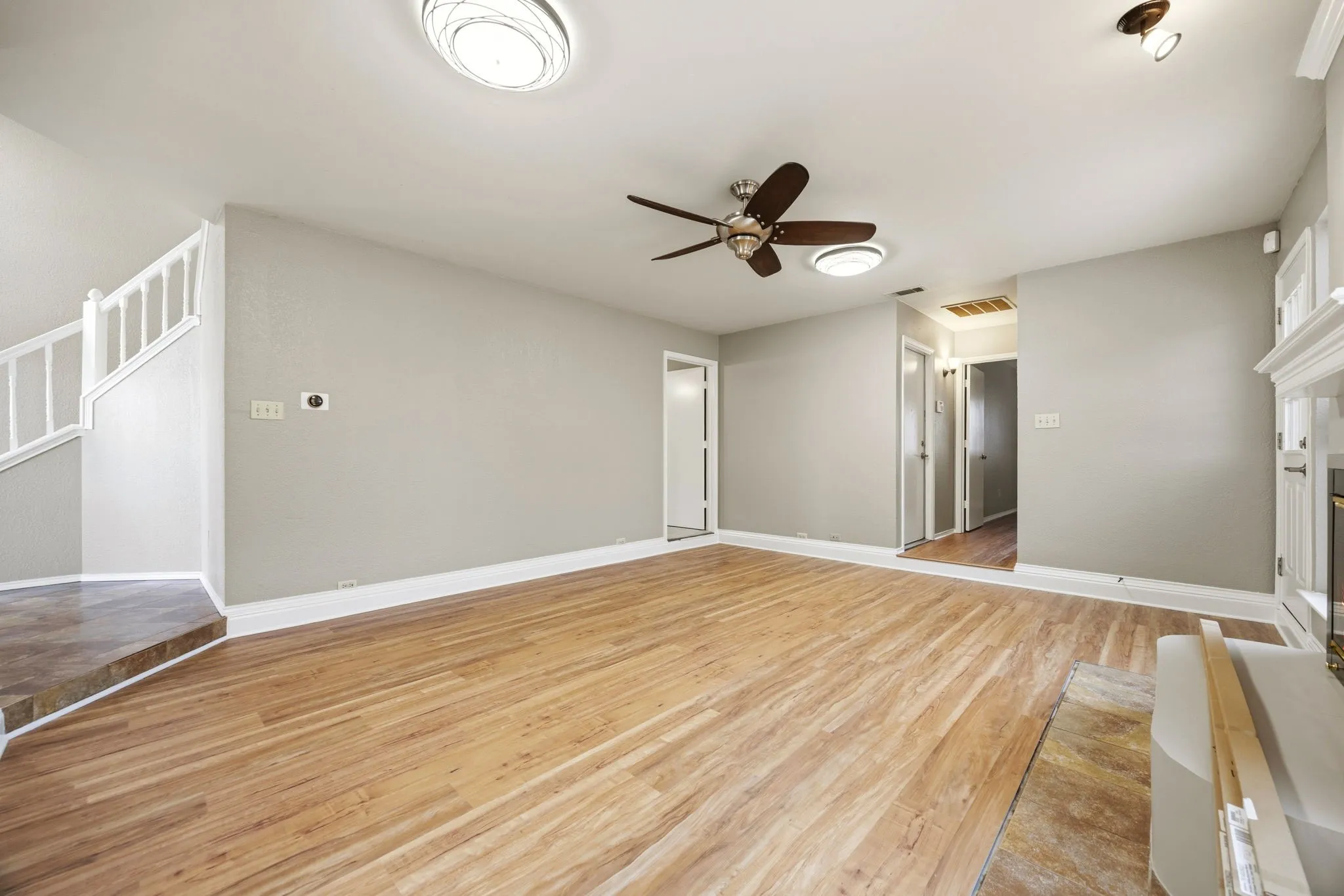 Single Family Residence For Sale in Denton County , 2060 Arbor Creek Drive B, Carrollton, Texas 75010, 3 Bedroom, 2 Bathroom, 2 Garage spaces, 1,544 Sqft, built in 1988, mls#21269648, Real Estate Agent in Carrollton, Homes For Sale in Denton county, Homes For Sale in Carrollton, Realtor in Carrollton Texas, Real Estate Brokerage Independent Realty Texas, Luminita Cordes Realtor