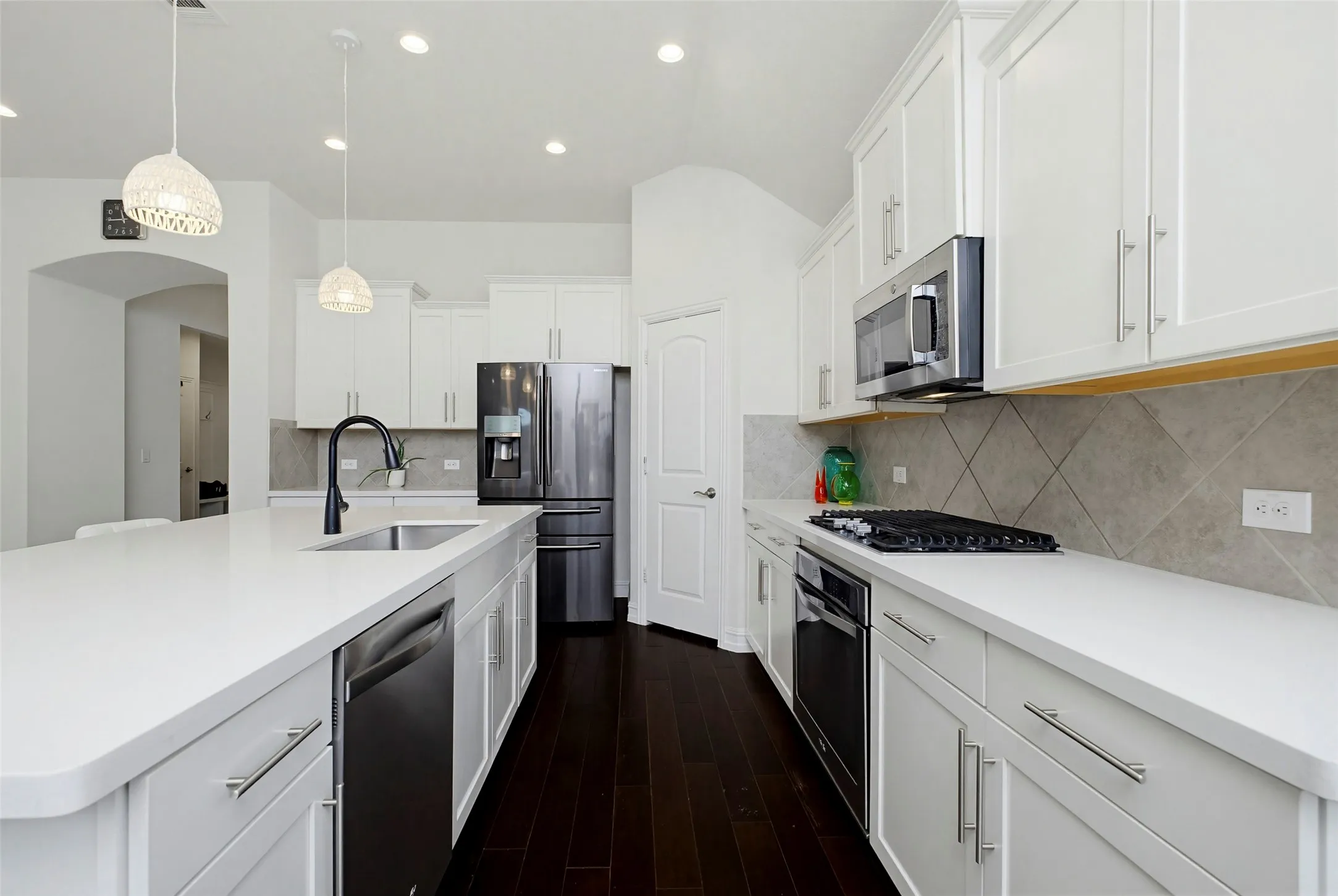 Single Family Residence For Sale in Denton County , 2309 Candler Club Way, Little Elm, Texas 75068, 3 Bedroom, 2 Bathroom, 2 Garage spaces, 2,176 Sqft, built in 2016, mls#21256054, Real Estate Agent in Little Elm, Homes For Sale in Denton county, Homes For Sale in Little Elm, Realtor in Little Elm Texas, Real Estate Brokerage Independent Realty Texas, Luminita Cordes Realtor
