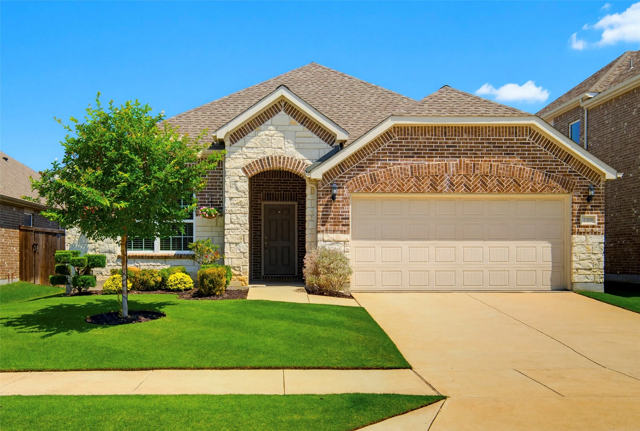Single Family Residence For Sale in Denton County , 2309 Candler Club Way, Little Elm, Texas 75068, 3 Bedroom, 2 Bathroom, 2 Garage spaces, 2,176 Sqft, built in 2016, mls#21256054, Real Estate Agent in Little Elm, Homes For Sale in Denton county, Homes For Sale in Little Elm, Realtor in Little Elm Texas, Real Estate Brokerage Independent Realty Texas, Luminita Cordes Realtor