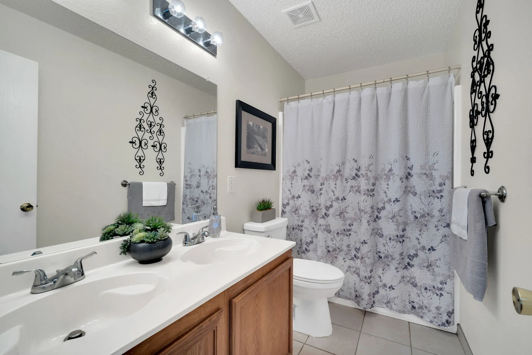 Single Family Residence For Sale in Tarrant County , 3900 Country Lane, Fort Worth, Texas 76123, 4 Bedroom, 3 Bathroom, 2 Garage spaces, 2,594 Sqft, built in 2003, Price $319,900, mls#21270963, Real Estate Agent in Fort Worth, Homes For Sale in Tarrant county, Homes For Sale in Fort Worth, Realtor in Fort Worth Texas, Real Estate Brokerage Independent Realty Texas, Luminita Cordes Realtor