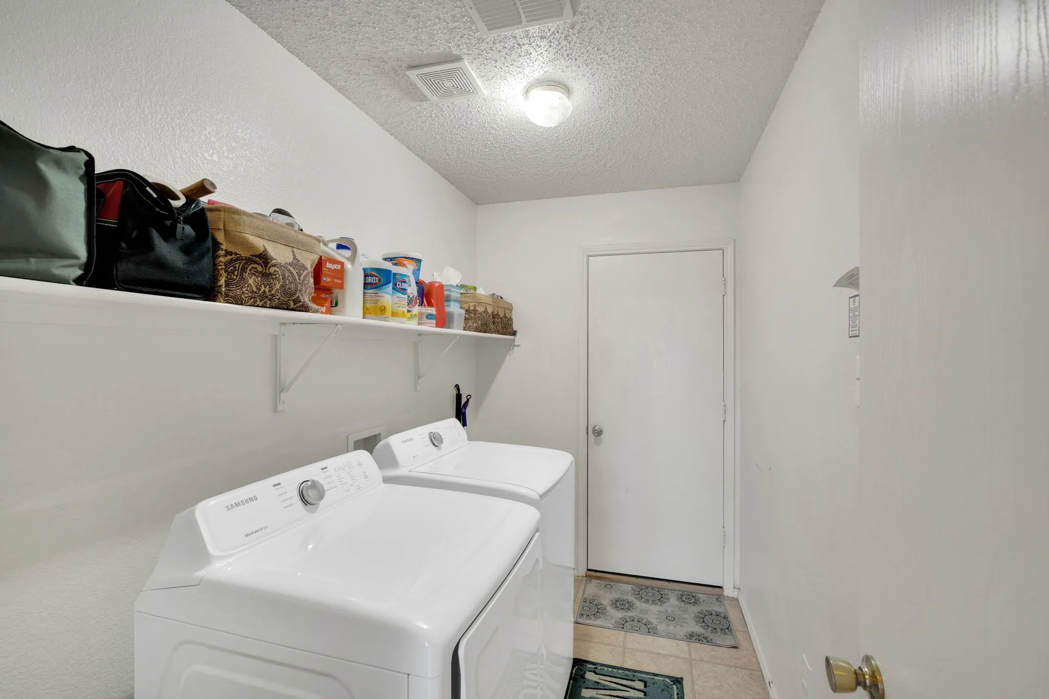 Single Family Residence For Sale in Tarrant County , 3900 Country Lane, Fort Worth, Texas 76123, 4 Bedroom, 3 Bathroom, 2 Garage spaces, 2,594 Sqft, built in 2003, Price $319,900, mls#21270963, Real Estate Agent in Fort Worth, Homes For Sale in Tarrant county, Homes For Sale in Fort Worth, Realtor in Fort Worth Texas, Real Estate Brokerage Independent Realty Texas, Luminita Cordes Realtor