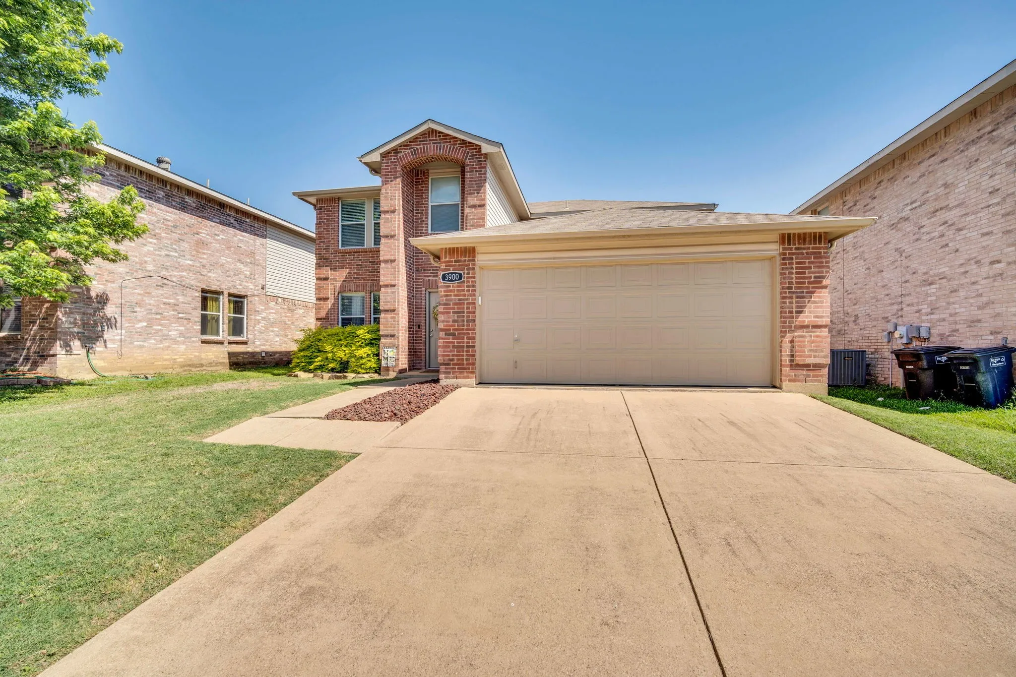 Single Family Residence For Sale in Tarrant County , 3900 Country Lane, Fort Worth, Texas 76123, 4 Bedroom, 3 Bathroom, 2 Garage spaces, 2,594 Sqft, built in 2003, Price $319,900, mls#21270963, Real Estate Agent in Fort Worth, Homes For Sale in Tarrant county, Homes For Sale in Fort Worth, Realtor in Fort Worth Texas, Real Estate Brokerage Independent Realty Texas, Luminita Cordes Realtor
