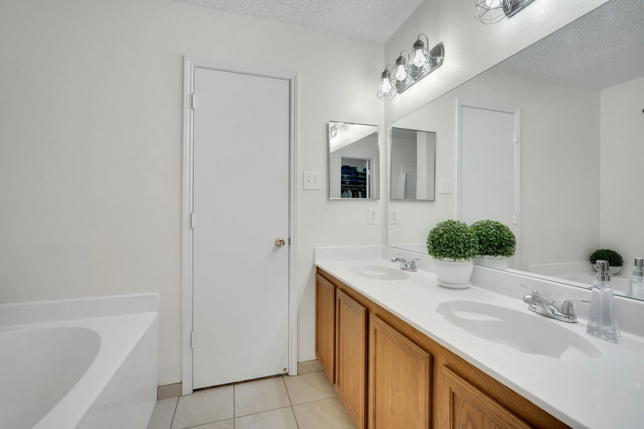 Single Family Residence For Sale in Tarrant County , 3900 Country Lane, Fort Worth, Texas 76123, 4 Bedroom, 3 Bathroom, 2 Garage spaces, 2,594 Sqft, built in 2003, Price $319,900, mls#21270963, Real Estate Agent in Fort Worth, Homes For Sale in Tarrant county, Homes For Sale in Fort Worth, Realtor in Fort Worth Texas, Real Estate Brokerage Independent Realty Texas, Luminita Cordes Realtor