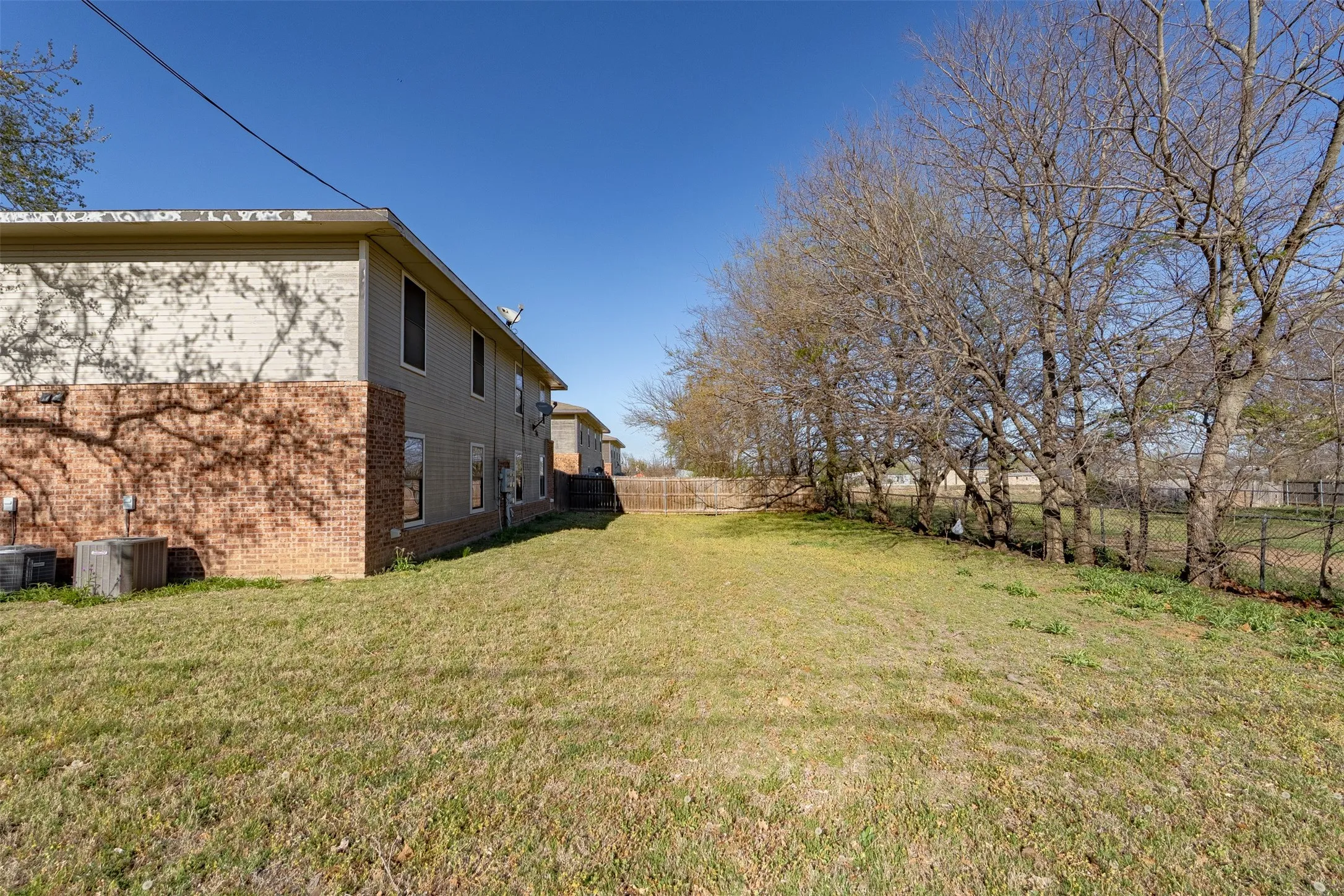 Quadruplex For Sale in Erath County , 852 W Vanderbilt, Stephenville, Texas 76401, 8 Bedroom, 8 Bathroom, Garage spaces, 0 Sqft, built in 2008, mls#21270740, Real Estate Agent in Stephenville, Homes For Sale in Erath county, Homes For Sale in Stephenville, Realtor in Stephenville Texas, Real Estate Brokerage Independent Realty Texas, Luminita Cordes Realtor