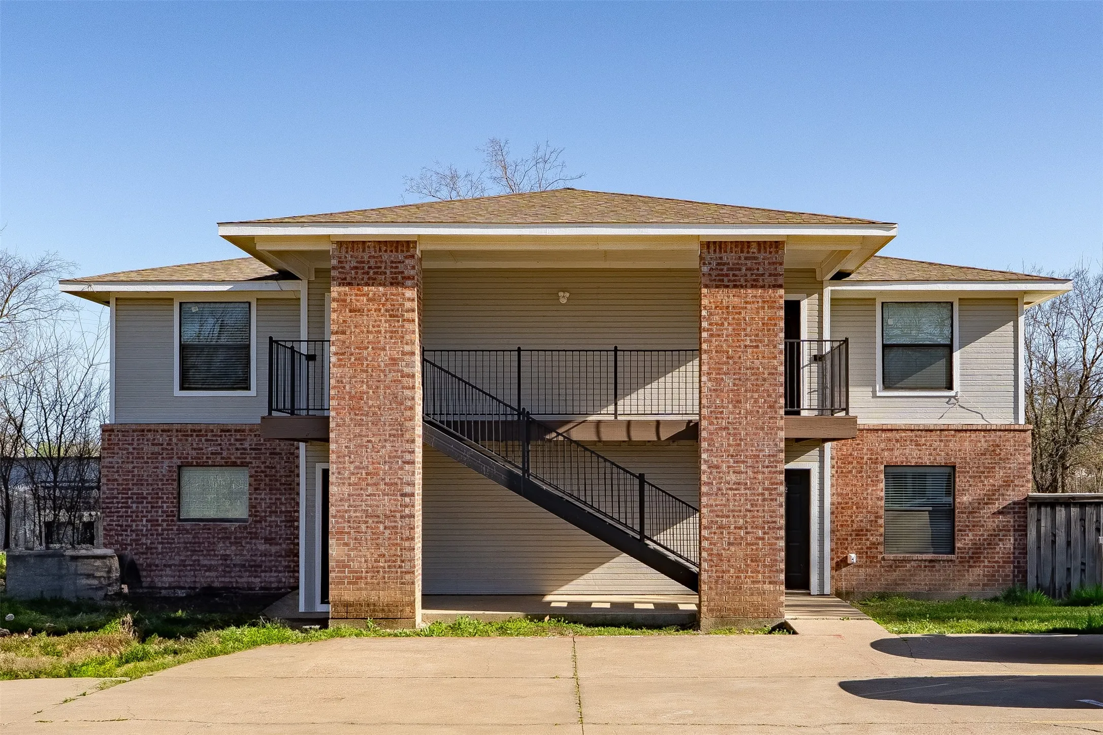 Quadruplex For Sale in Erath County , 852 W Vanderbilt, Stephenville, Texas 76401, 8 Bedroom, 8 Bathroom, Garage spaces, 0 Sqft, built in 2008, mls#21270740, Real Estate Agent in Stephenville, Homes For Sale in Erath county, Homes For Sale in Stephenville, Realtor in Stephenville Texas, Real Estate Brokerage Independent Realty Texas, Luminita Cordes Realtor