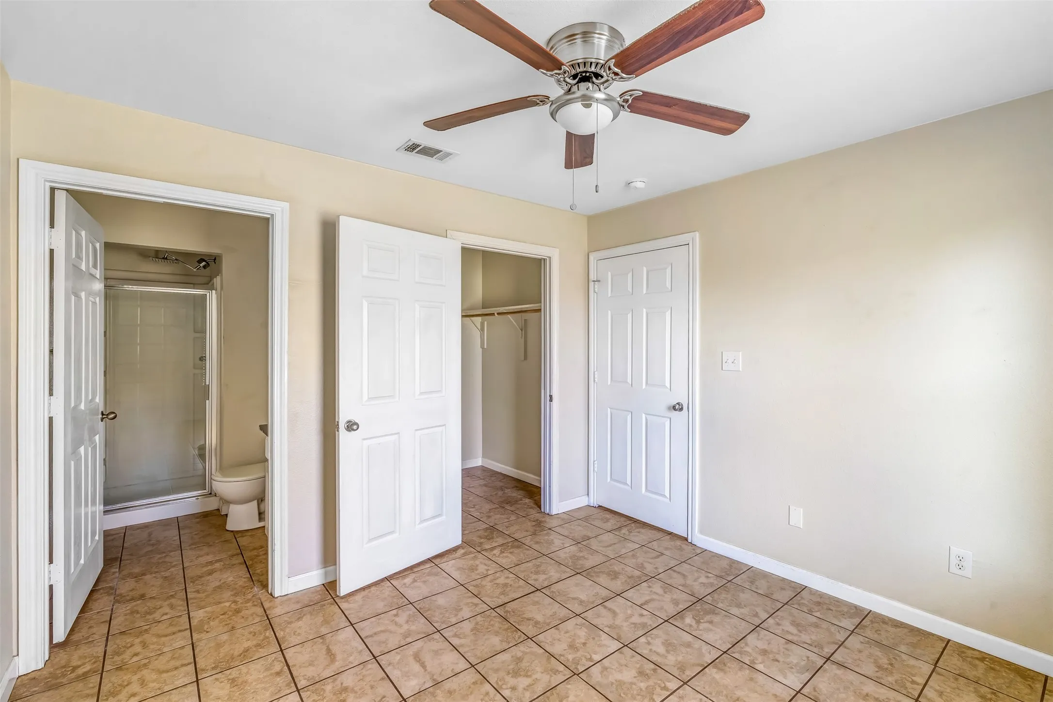 Quadruplex For Sale in Erath County , 852 W Vanderbilt, Stephenville, Texas 76401, 8 Bedroom, 8 Bathroom, Garage spaces, 0 Sqft, built in 2008, mls#21270740, Real Estate Agent in Stephenville, Homes For Sale in Erath county, Homes For Sale in Stephenville, Realtor in Stephenville Texas, Real Estate Brokerage Independent Realty Texas, Luminita Cordes Realtor