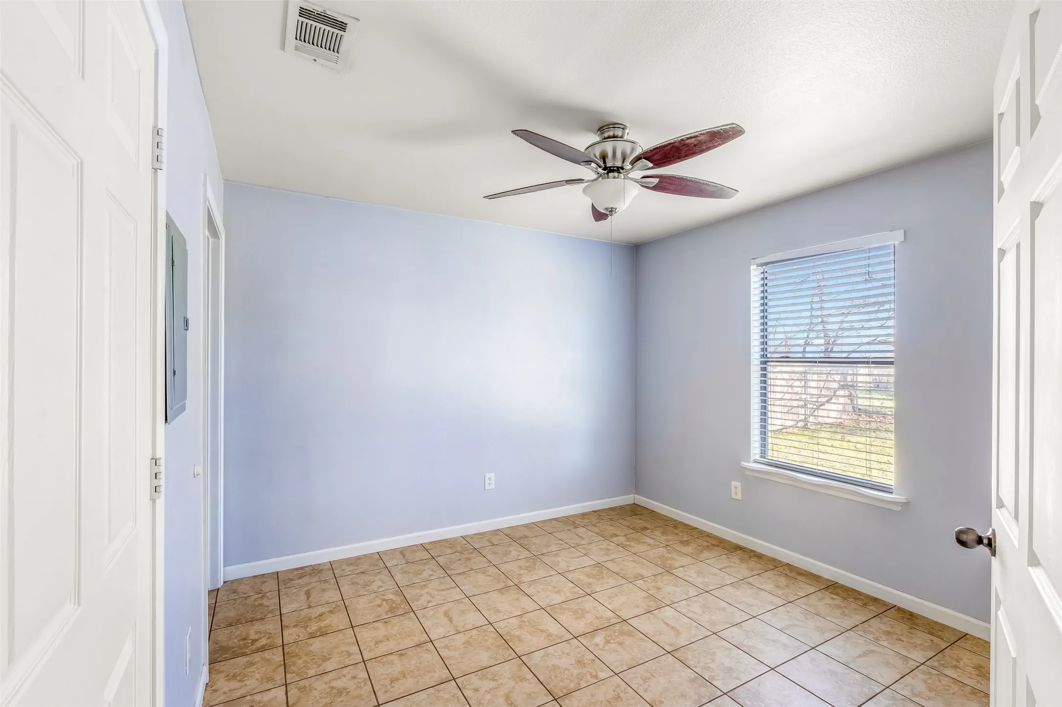 Quadruplex For Sale in Erath County , 852 W Vanderbilt, Stephenville, Texas 76401, 8 Bedroom, 8 Bathroom, Garage spaces, 0 Sqft, built in 2008, mls#21270740, Real Estate Agent in Stephenville, Homes For Sale in Erath county, Homes For Sale in Stephenville, Realtor in Stephenville Texas, Real Estate Brokerage Independent Realty Texas, Luminita Cordes Realtor