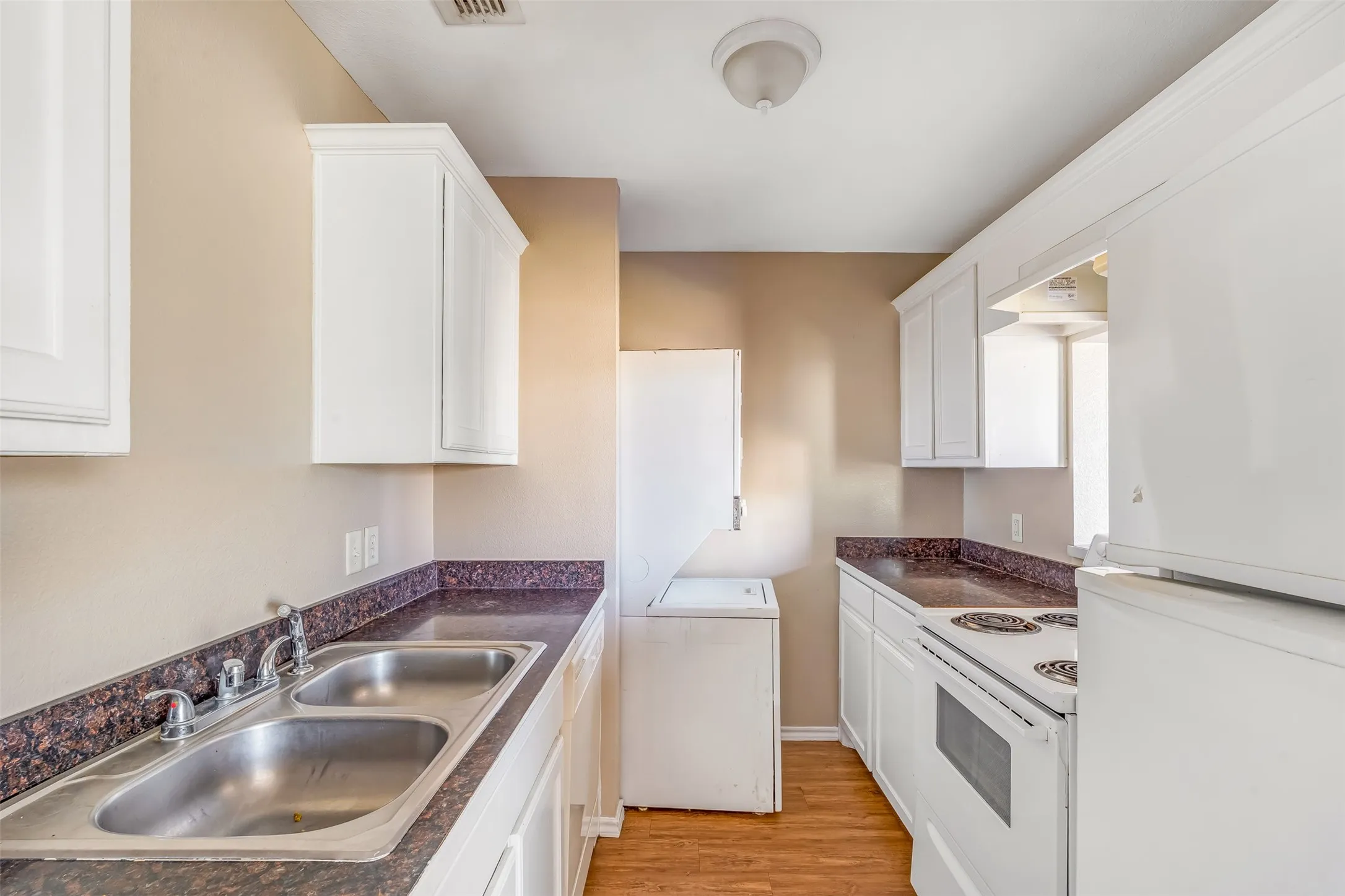 Quadruplex For Sale in Erath County , 852 W Vanderbilt, Stephenville, Texas 76401, 8 Bedroom, 8 Bathroom, Garage spaces, 0 Sqft, built in 2008, mls#21270740, Real Estate Agent in Stephenville, Homes For Sale in Erath county, Homes For Sale in Stephenville, Realtor in Stephenville Texas, Real Estate Brokerage Independent Realty Texas, Luminita Cordes Realtor