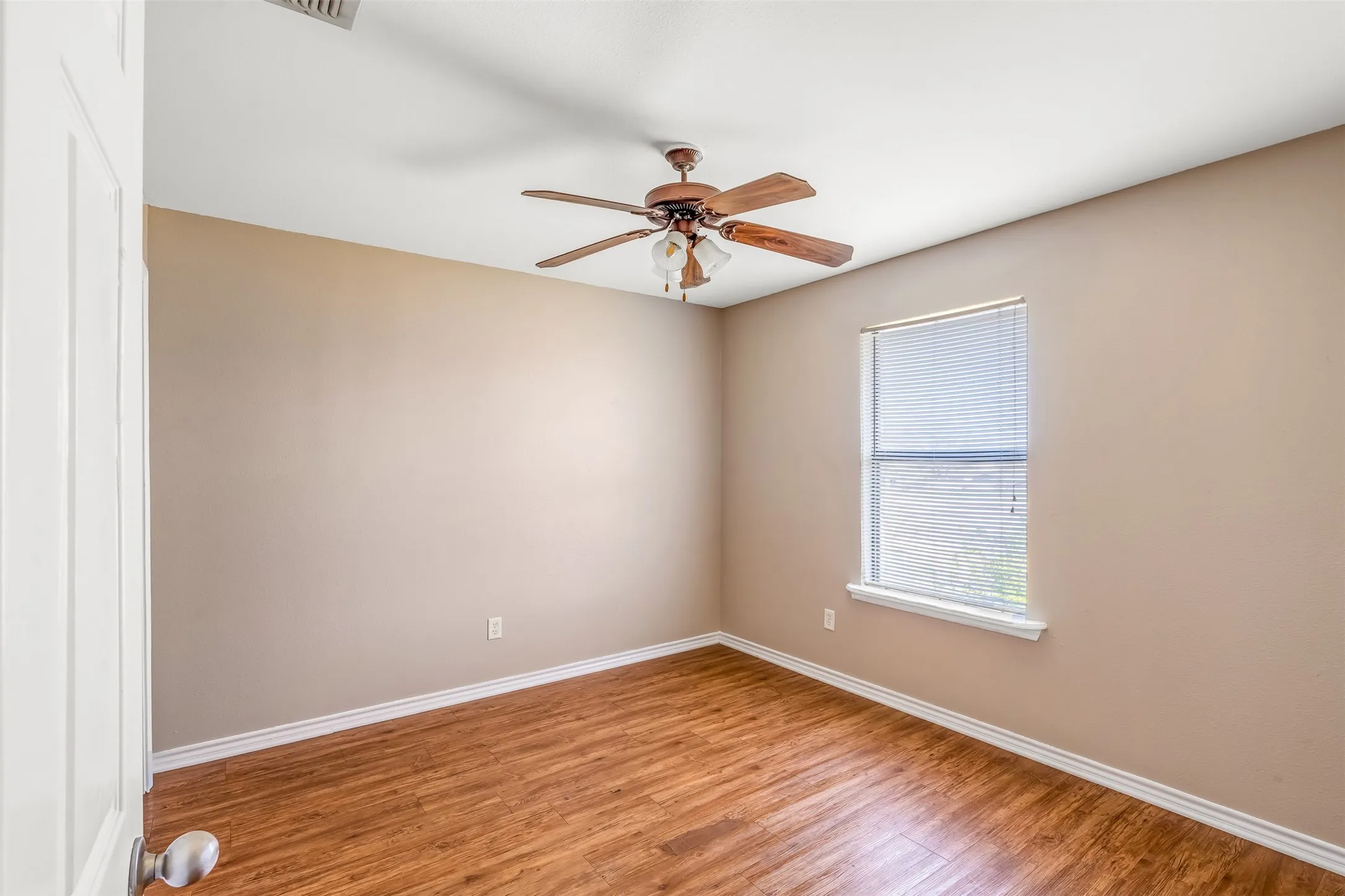 Quadruplex For Sale in Erath County , 852 W Vanderbilt, Stephenville, Texas 76401, 8 Bedroom, 8 Bathroom, Garage spaces, 0 Sqft, built in 2008, mls#21270740, Real Estate Agent in Stephenville, Homes For Sale in Erath county, Homes For Sale in Stephenville, Realtor in Stephenville Texas, Real Estate Brokerage Independent Realty Texas, Luminita Cordes Realtor