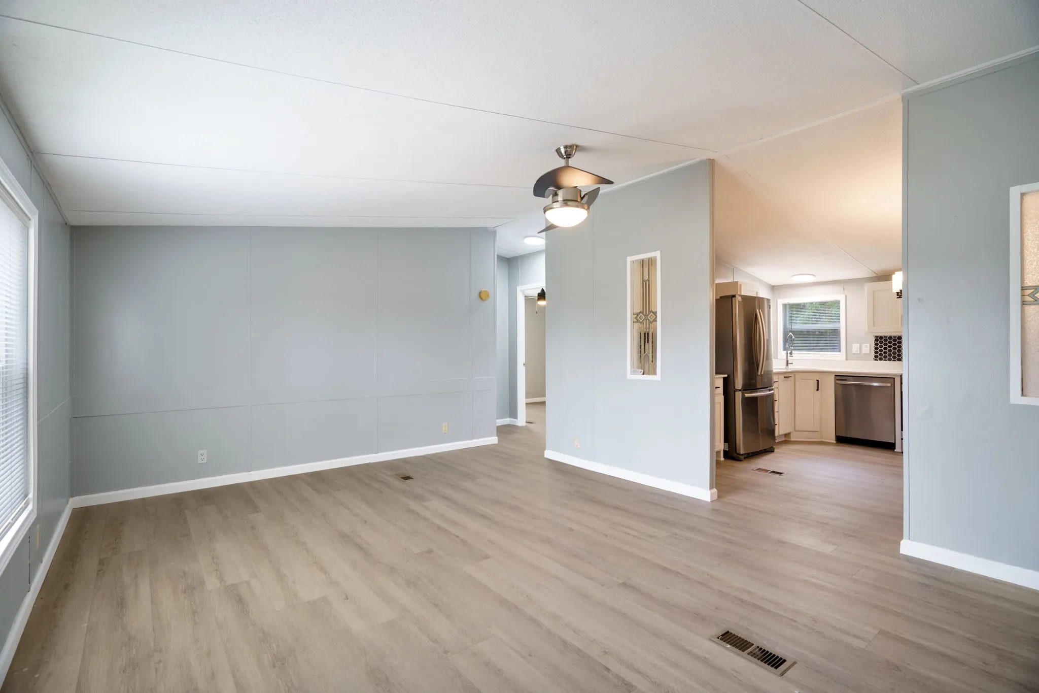 Mobile Home For Sale in Denton County , 11573 Thistle Lane, Justin, Texas 76247, 3 Bedroom, 2 Bathroom, Garage spaces, 1,120 Sqft, built in 1998, mls#21242401, Real Estate Agent in Justin, Homes For Sale in Denton county, Homes For Sale in Justin, Realtor in Justin Texas, Real Estate Brokerage Independent Realty Texas, Luminita Cordes Realtor