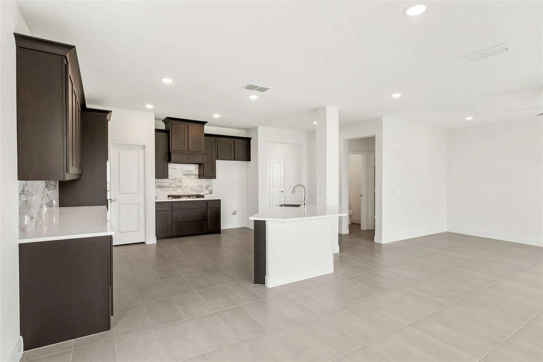 Single Family Residence For Sale in Tarrant County , 1112 Tanger Lane, Crowley, Texas 76036, 4 Bedroom, 2 Bathroom, 2 Garage spaces, 2,820 Sqft, built in 2026, mls#21270973, Real Estate Agent in Crowley, Homes For Sale in Tarrant county, Homes For Sale in Crowley, Realtor in Crowley Texas, Real Estate Brokerage Independent Realty Texas, Luminita Cordes Realtor