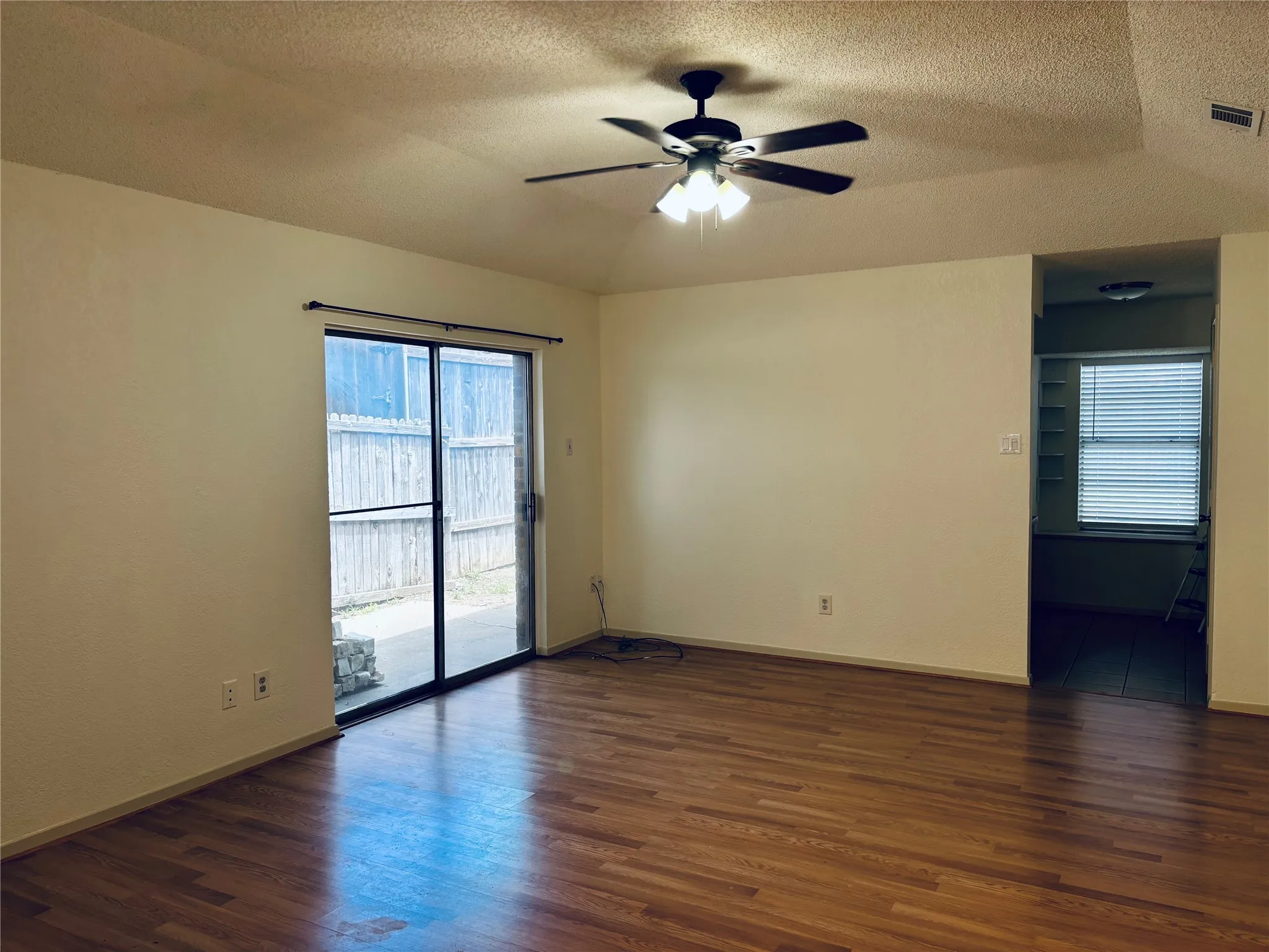 Duplex For Rent in Collin County , 9928 Camfield Avenue, Frisco, Texas 75033, 2 Bedroom, 1 Bathroom, Garage spaces, 966 Sqft, built in 1983, mls#21270887, Real Estate Agent in Frisco, Homes For Rent in Collin county, Homes For Rent in Frisco, Realtor in Frisco Texas, Real Estate Brokerage Independent Realty Texas, Luminita Cordes Realtor