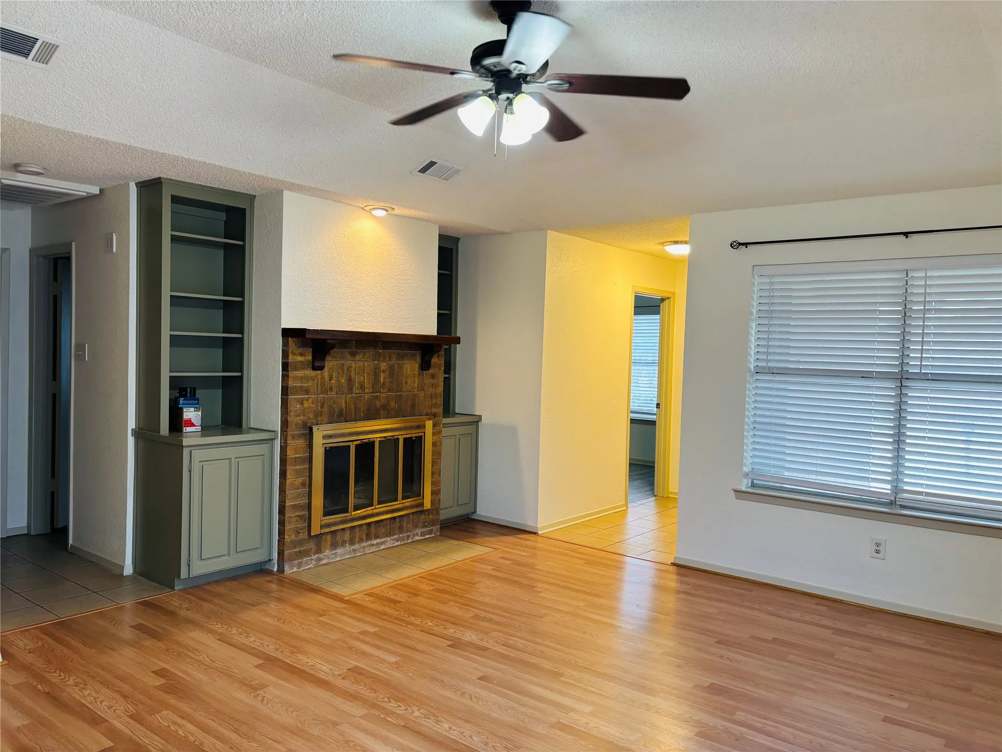 Duplex For Rent in Collin County , 9928 Camfield Avenue, Frisco, Texas 75033, 2 Bedroom, 1 Bathroom, Garage spaces, 966 Sqft, built in 1983, mls#21270887, Real Estate Agent in Frisco, Homes For Rent in Collin county, Homes For Rent in Frisco, Realtor in Frisco Texas, Real Estate Brokerage Independent Realty Texas, Luminita Cordes Realtor