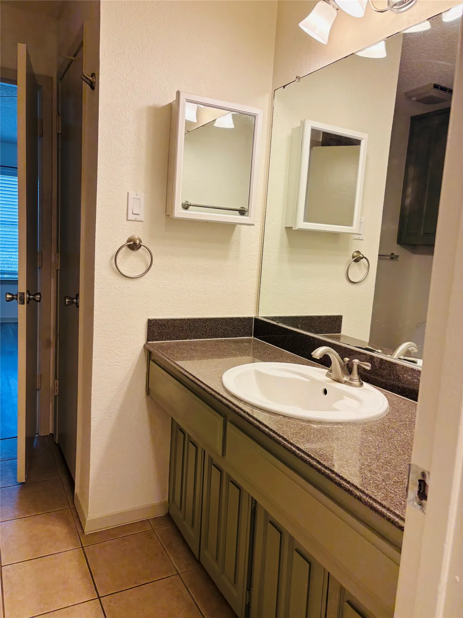 Duplex For Rent in Collin County , 9928 Camfield Avenue, Frisco, Texas 75033, 2 Bedroom, 1 Bathroom, Garage spaces, 966 Sqft, built in 1983, mls#21270887, Real Estate Agent in Frisco, Homes For Rent in Collin county, Homes For Rent in Frisco, Realtor in Frisco Texas, Real Estate Brokerage Independent Realty Texas, Luminita Cordes Realtor