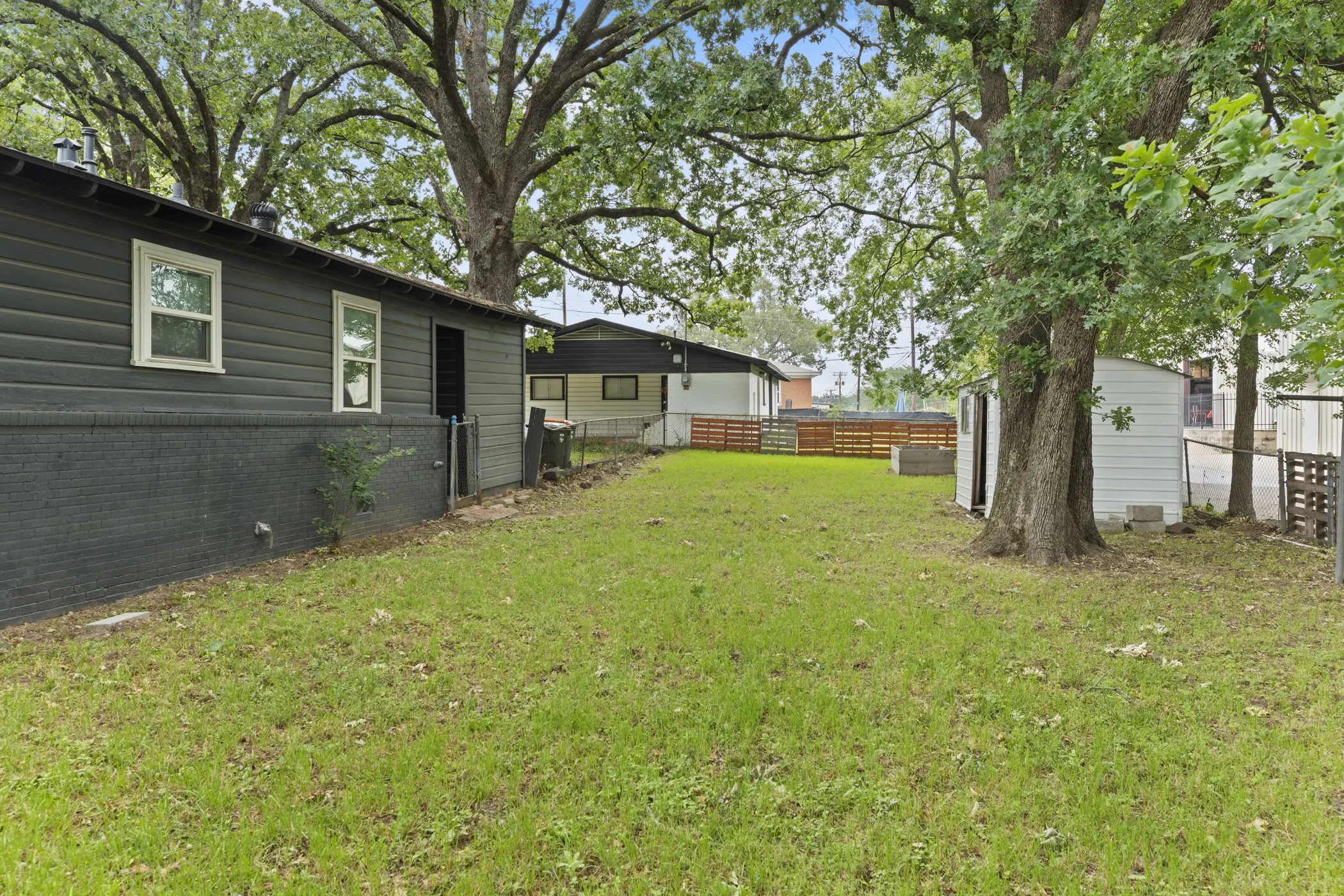 Single Family Residence For Sale in Smith County , 2807 Willard Drive, Tyler, Texas 75707, 2 Bedrooms, 1 Bathroom, Garage spaces, 1,000 Sqft, built in 1956, Price $188,900, mls#21270980, Real Estate Agent in Tyler, Homes For Sale in Smith county, Homes For Sale in Tyler, Realtor in Tyler Texas, Real Estate Brokerage Independent Realty Texas, Luminita Cordes Realtor