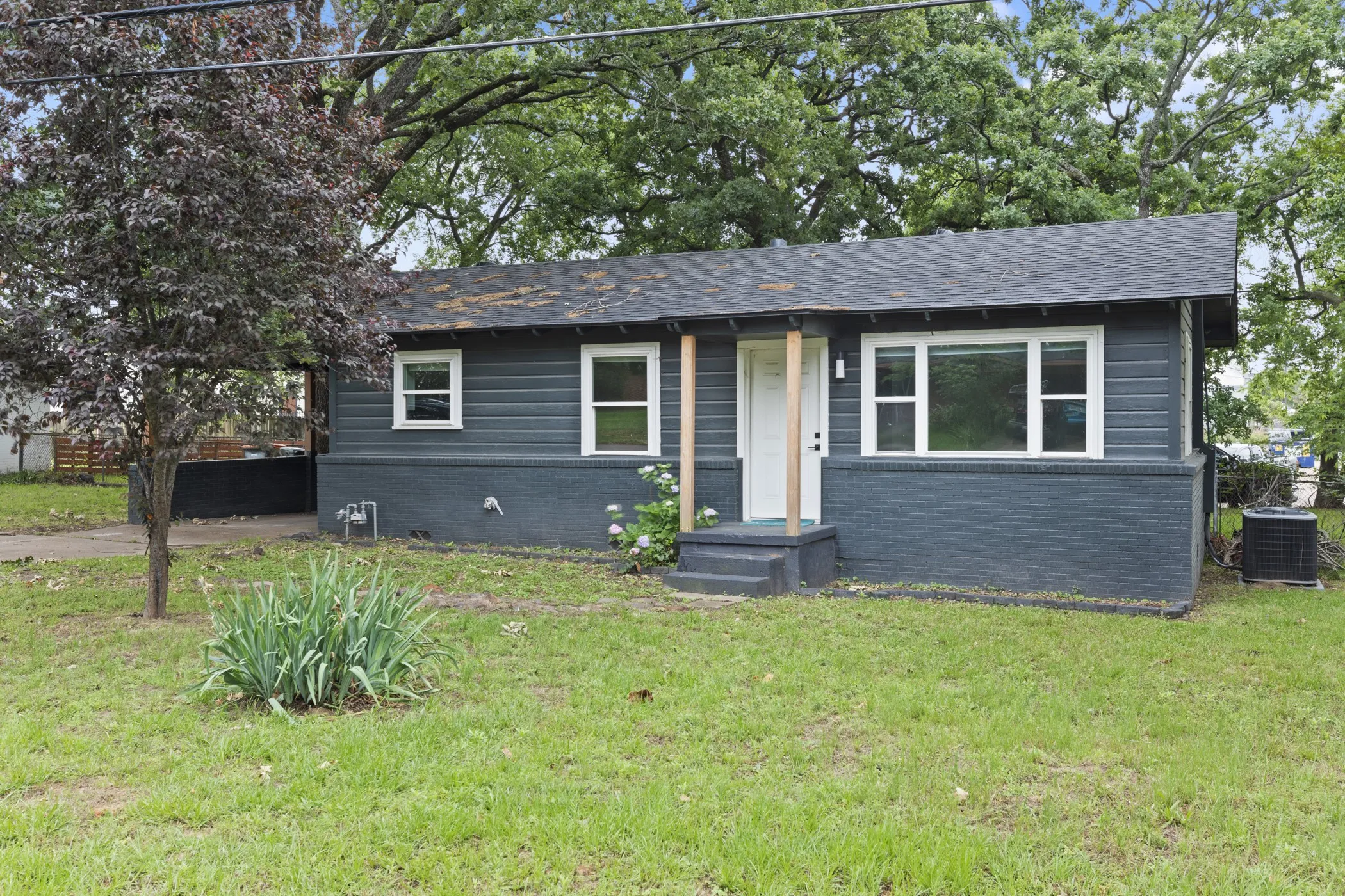 Single Family Residence For Sale in Smith County , 2807 Willard Drive, Tyler, Texas 75707, 2 Bedrooms, 1 Bathroom, Garage spaces, 1,000 Sqft, built in 1956, Price $188,900, mls#21270980, Real Estate Agent in Tyler, Homes For Sale in Smith county, Homes For Sale in Tyler, Realtor in Tyler Texas, Real Estate Brokerage Independent Realty Texas, Luminita Cordes Realtor