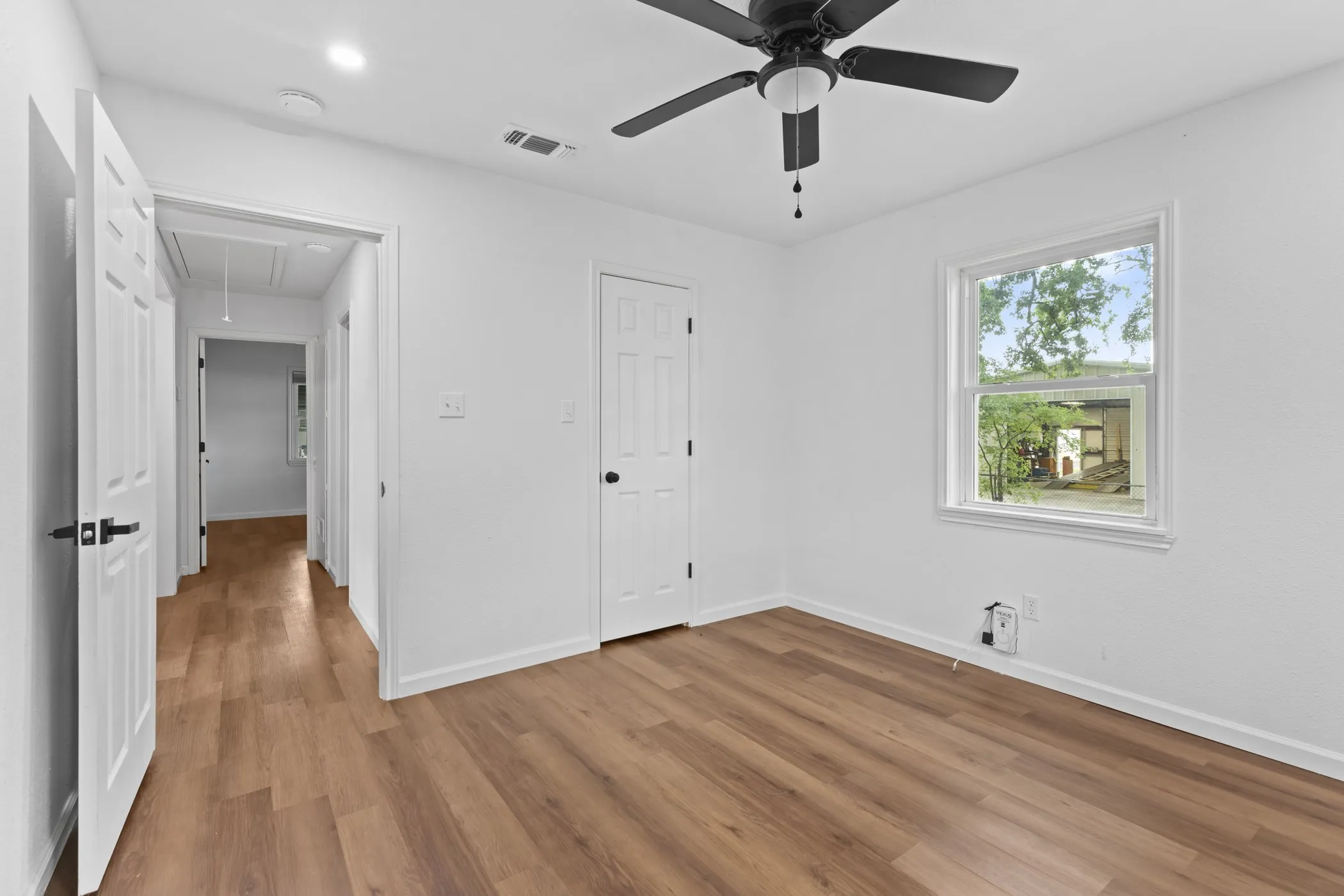 Single Family Residence For Sale in Smith County , 2807 Willard Drive, Tyler, Texas 75707, 2 Bedrooms, 1 Bathroom, Garage spaces, 1,000 Sqft, built in 1956, Price $188,900, mls#21270980, Real Estate Agent in Tyler, Homes For Sale in Smith county, Homes For Sale in Tyler, Realtor in Tyler Texas, Real Estate Brokerage Independent Realty Texas, Luminita Cordes Realtor