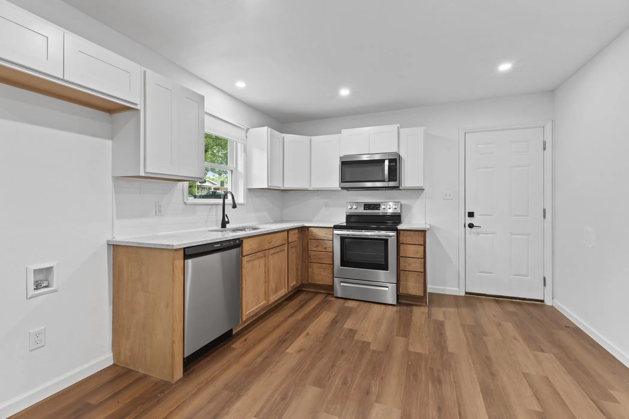 Single Family Residence For Sale in Smith County , 2807 Willard Drive, Tyler, Texas 75707, 2 Bedrooms, 1 Bathroom, Garage spaces, 1,000 Sqft, built in 1956, Price $188,900, mls#21270980, Real Estate Agent in Tyler, Homes For Sale in Smith county, Homes For Sale in Tyler, Realtor in Tyler Texas, Real Estate Brokerage Independent Realty Texas, Luminita Cordes Realtor