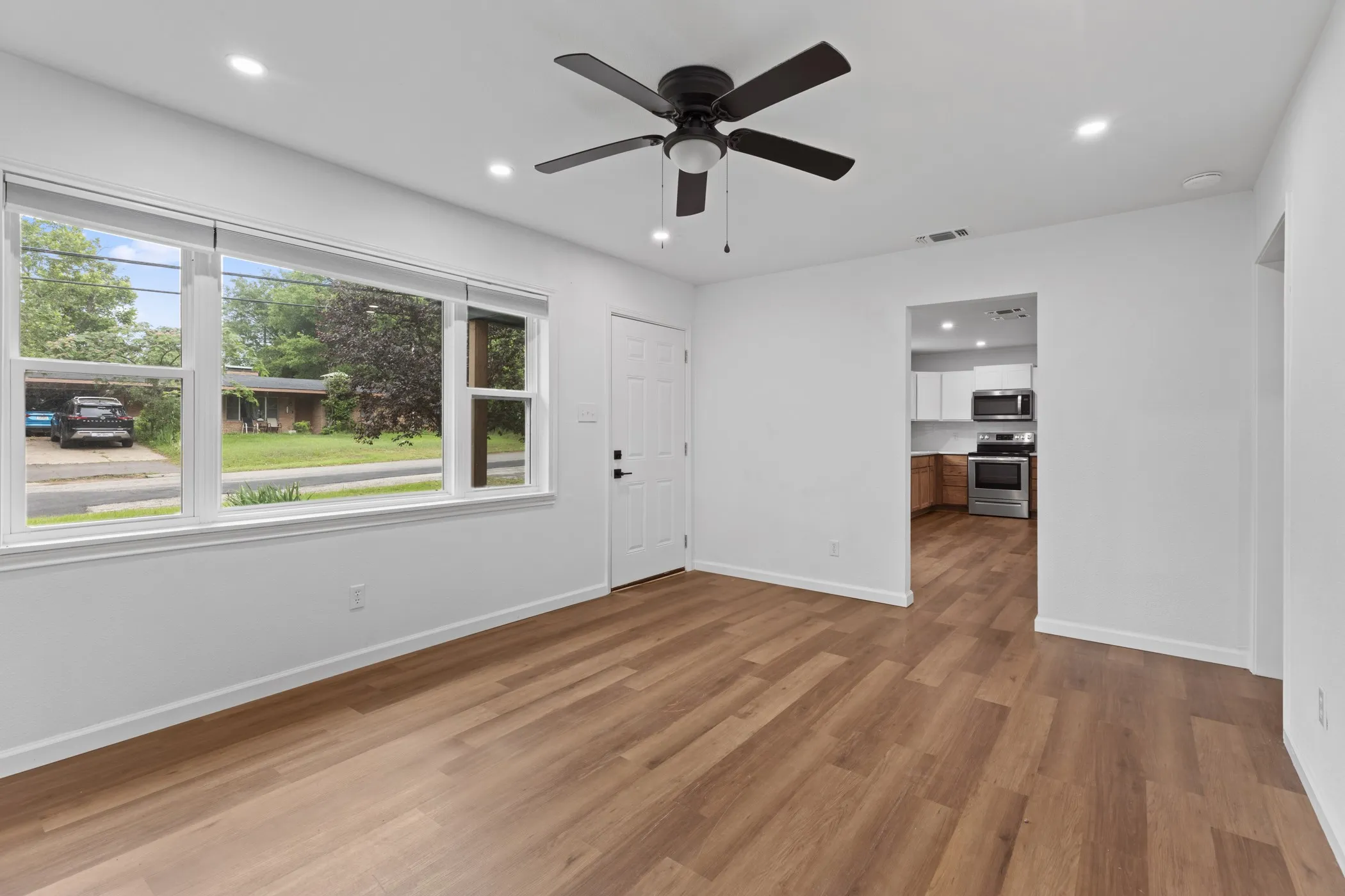 Single Family Residence For Sale in Smith County , 2807 Willard Drive, Tyler, Texas 75707, 2 Bedrooms, 1 Bathroom, Garage spaces, 1,000 Sqft, built in 1956, Price $188,900, mls#21270980, Real Estate Agent in Tyler, Homes For Sale in Smith county, Homes For Sale in Tyler, Realtor in Tyler Texas, Real Estate Brokerage Independent Realty Texas, Luminita Cordes Realtor