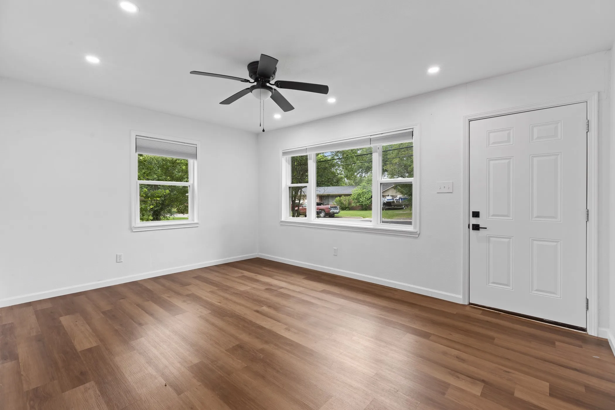 Single Family Residence For Sale in Smith County , 2807 Willard Drive, Tyler, Texas 75707, 2 Bedrooms, 1 Bathroom, Garage spaces, 1,000 Sqft, built in 1956, Price $188,900, mls#21270980, Real Estate Agent in Tyler, Homes For Sale in Smith county, Homes For Sale in Tyler, Realtor in Tyler Texas, Real Estate Brokerage Independent Realty Texas, Luminita Cordes Realtor