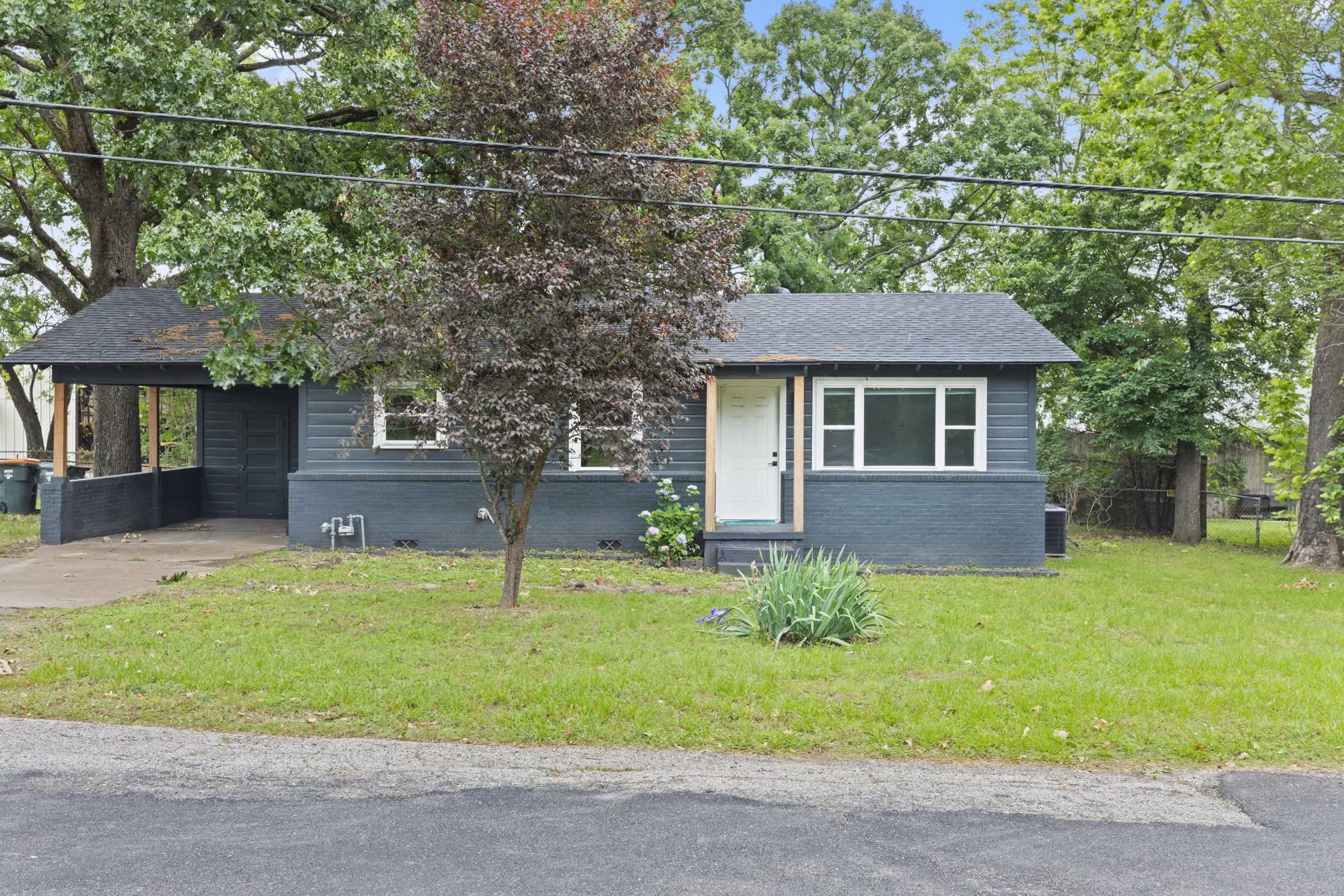 Single Family Residence For Sale in Smith County , 2807 Willard Drive, Tyler, Texas 75707, 2 Bedrooms, 1 Bathroom, Garage spaces, 1,000 Sqft, built in 1956, Price $188,900, mls#21270980, Real Estate Agent in Tyler, Homes For Sale in Smith county, Homes For Sale in Tyler, Realtor in Tyler Texas, Real Estate Brokerage Independent Realty Texas, Luminita Cordes Realtor