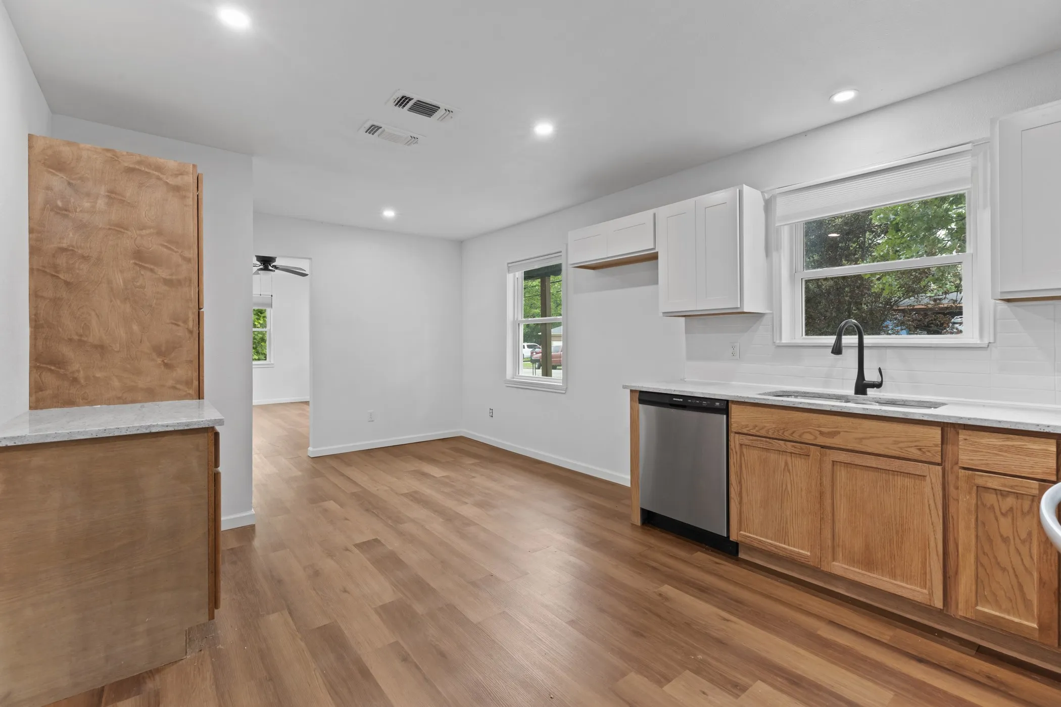 Single Family Residence For Sale in Smith County , 2807 Willard Drive, Tyler, Texas 75707, 2 Bedrooms, 1 Bathroom, Garage spaces, 1,000 Sqft, built in 1956, Price $188,900, mls#21270980, Real Estate Agent in Tyler, Homes For Sale in Smith county, Homes For Sale in Tyler, Realtor in Tyler Texas, Real Estate Brokerage Independent Realty Texas, Luminita Cordes Realtor