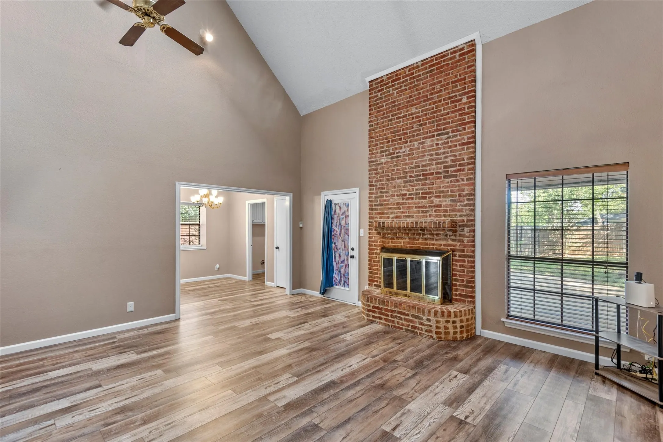 Single Family Residence For Sale in Tarrant County , 4917 Rockford Court, Arlington, Texas 76017, 4 Bedroom, 3 Bathroom, 2 Garage spaces, 2,112 Sqft, built in 1984, mls#21269737, Real Estate Agent in Arlington, Homes For Sale in Tarrant county, Homes For Sale in Arlington, Realtor in Arlington Texas, Real Estate Brokerage Independent Realty Texas, Luminita Cordes Realtor