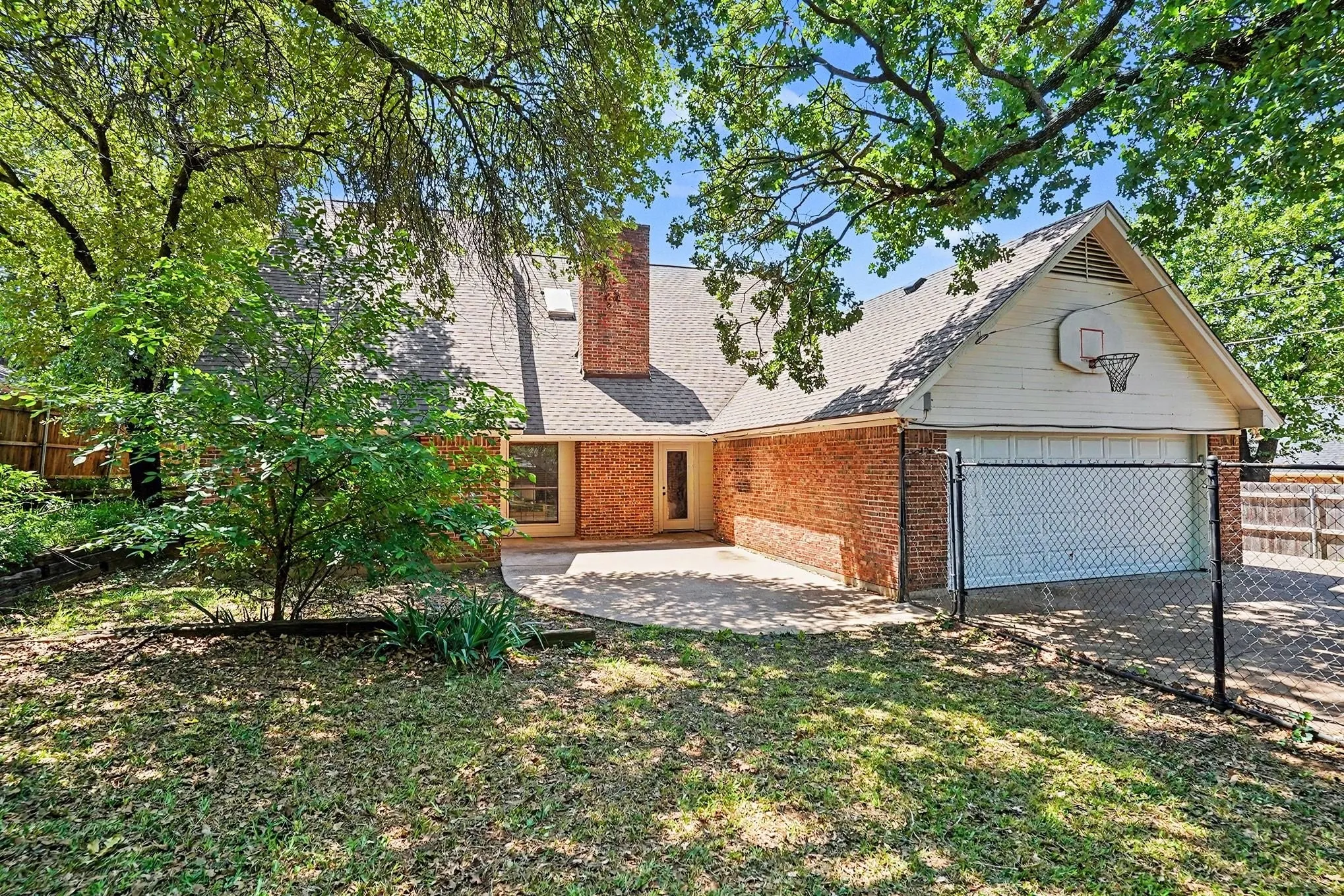Single Family Residence For Sale in Tarrant County , 4917 Rockford Court, Arlington, Texas 76017, 4 Bedroom, 3 Bathroom, 2 Garage spaces, 2,112 Sqft, built in 1984, mls#21269737, Real Estate Agent in Arlington, Homes For Sale in Tarrant county, Homes For Sale in Arlington, Realtor in Arlington Texas, Real Estate Brokerage Independent Realty Texas, Luminita Cordes Realtor