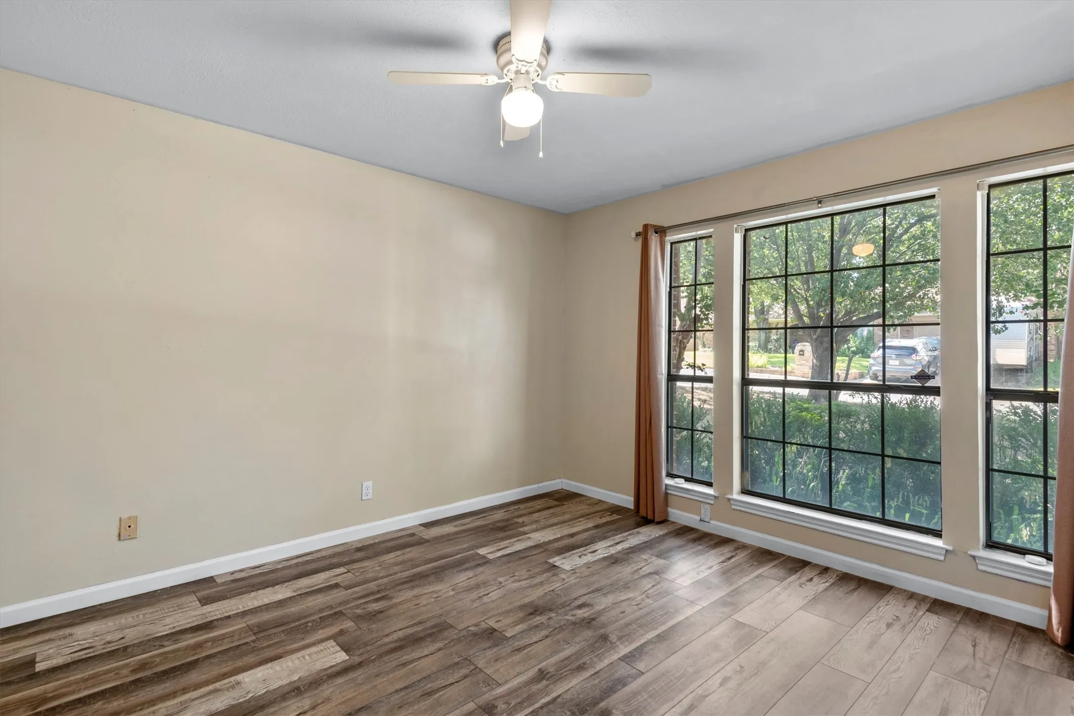 Single Family Residence For Sale in Tarrant County , 4917 Rockford Court, Arlington, Texas 76017, 4 Bedroom, 3 Bathroom, 2 Garage spaces, 2,112 Sqft, built in 1984, mls#21269737, Real Estate Agent in Arlington, Homes For Sale in Tarrant county, Homes For Sale in Arlington, Realtor in Arlington Texas, Real Estate Brokerage Independent Realty Texas, Luminita Cordes Realtor