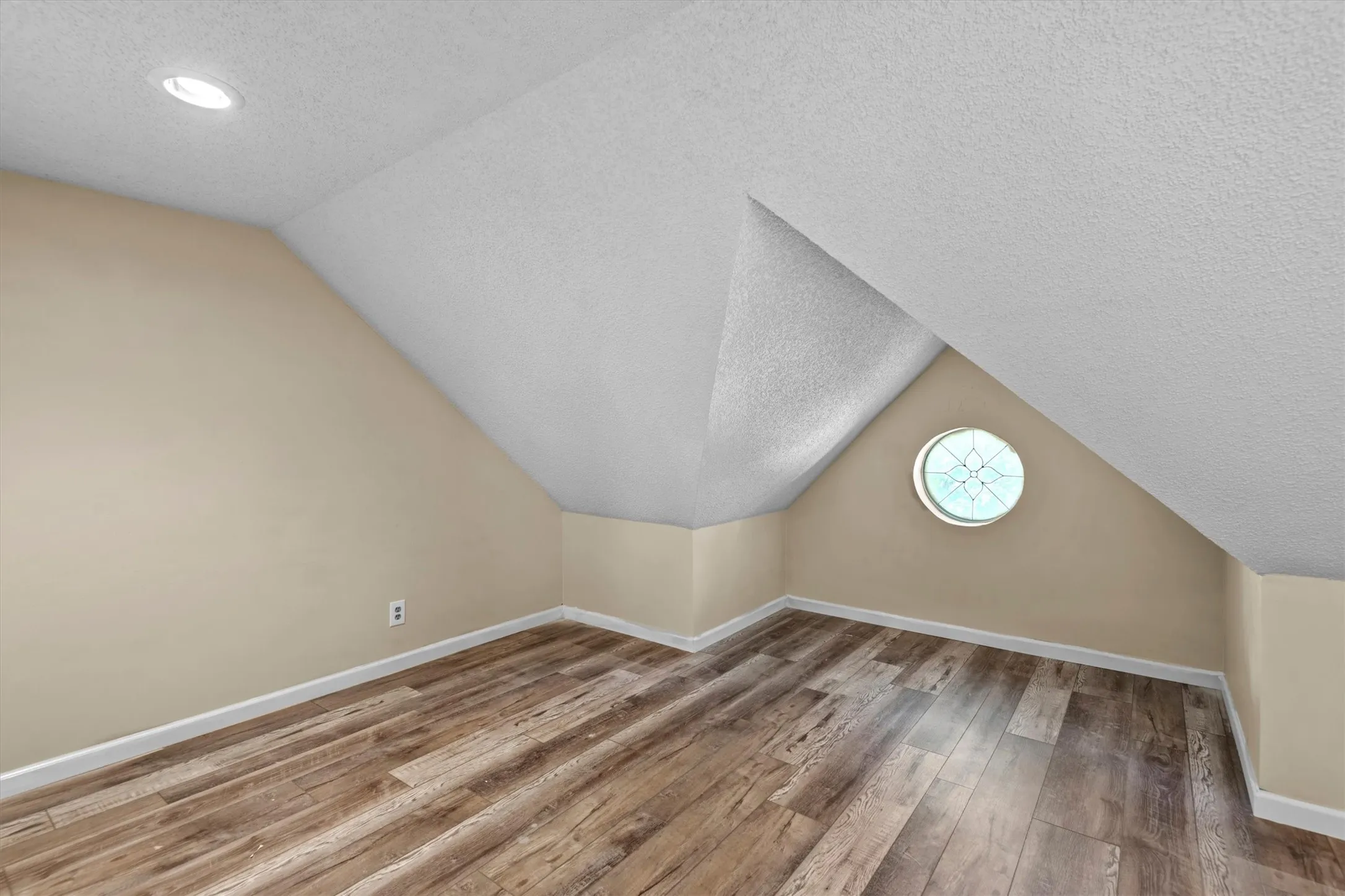 Single Family Residence For Sale in Tarrant County , 4917 Rockford Court, Arlington, Texas 76017, 4 Bedroom, 3 Bathroom, 2 Garage spaces, 2,112 Sqft, built in 1984, mls#21269737, Real Estate Agent in Arlington, Homes For Sale in Tarrant county, Homes For Sale in Arlington, Realtor in Arlington Texas, Real Estate Brokerage Independent Realty Texas, Luminita Cordes Realtor