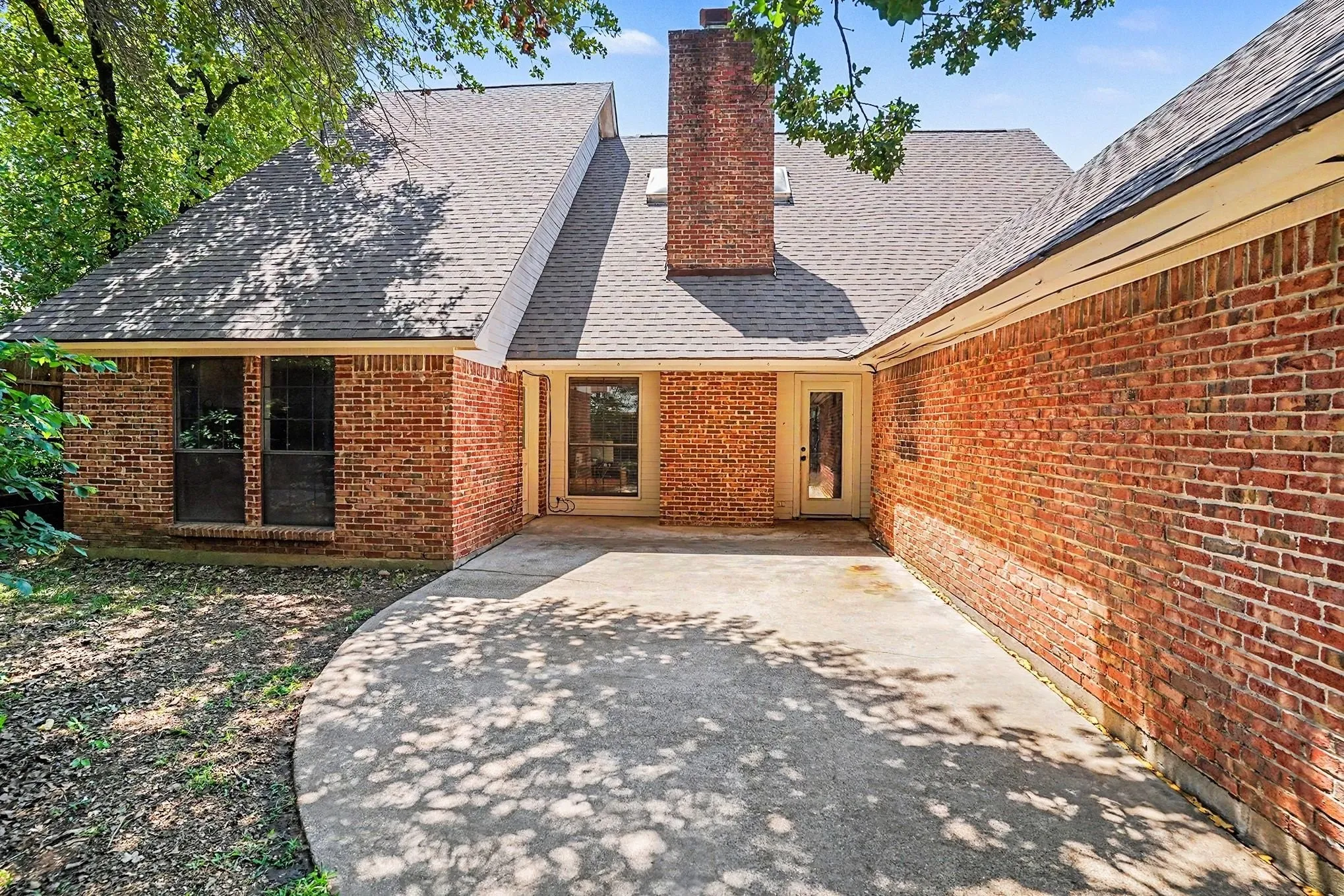 Single Family Residence For Sale in Tarrant County , 4917 Rockford Court, Arlington, Texas 76017, 4 Bedroom, 3 Bathroom, 2 Garage spaces, 2,112 Sqft, built in 1984, mls#21269737, Real Estate Agent in Arlington, Homes For Sale in Tarrant county, Homes For Sale in Arlington, Realtor in Arlington Texas, Real Estate Brokerage Independent Realty Texas, Luminita Cordes Realtor