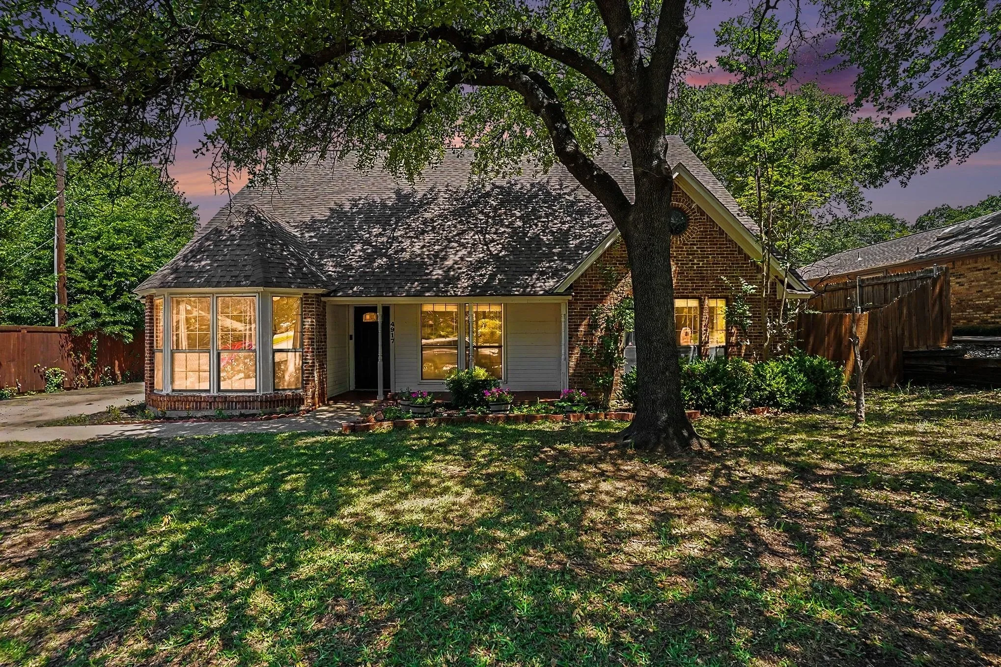 Single Family Residence For Sale in Tarrant County , 4917 Rockford Court, Arlington, Texas 76017, 4 Bedroom, 3 Bathroom, 2 Garage spaces, 2,112 Sqft, built in 1984, mls#21269737, Real Estate Agent in Arlington, Homes For Sale in Tarrant county, Homes For Sale in Arlington, Realtor in Arlington Texas, Real Estate Brokerage Independent Realty Texas, Luminita Cordes Realtor