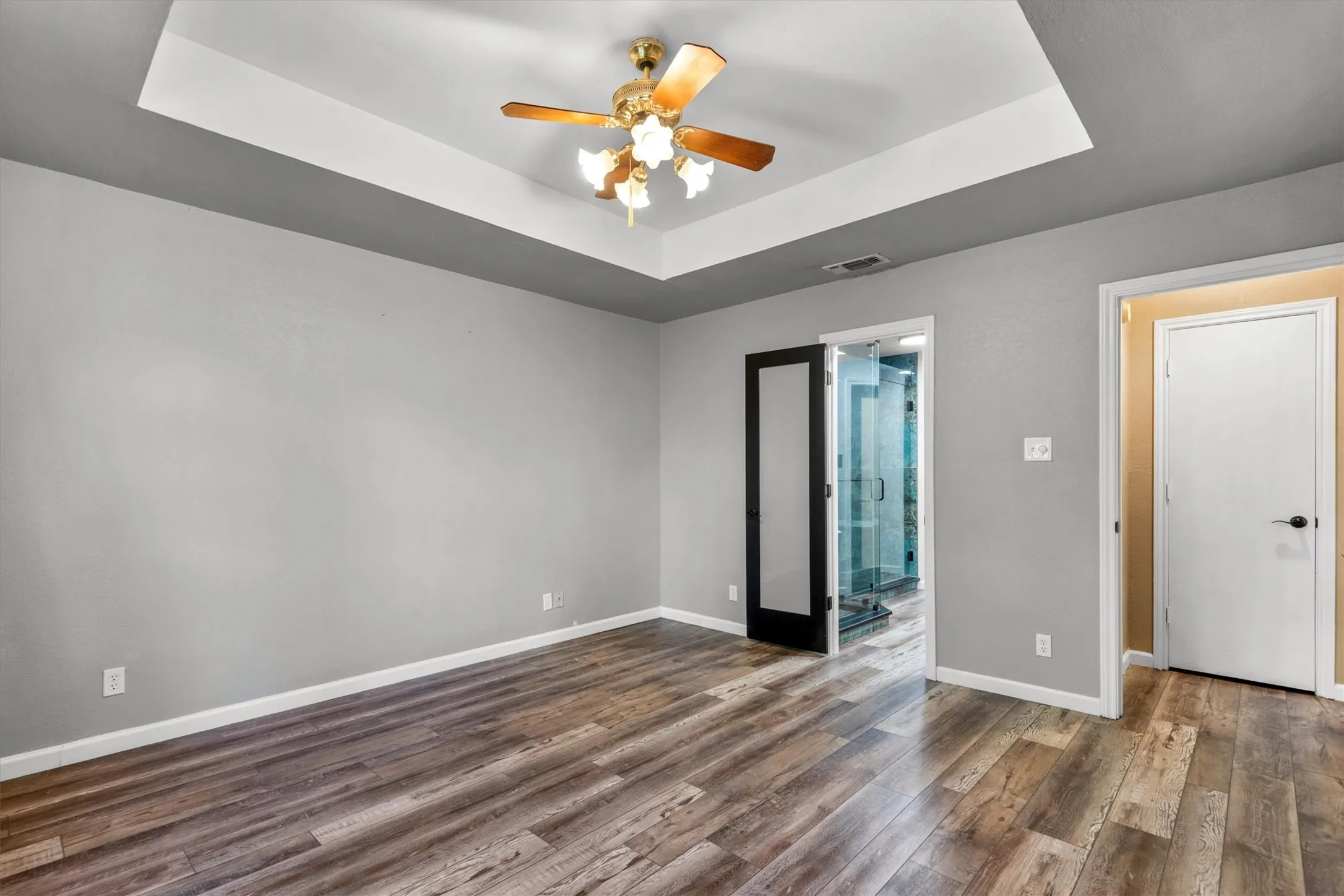 Single Family Residence For Sale in Tarrant County , 4917 Rockford Court, Arlington, Texas 76017, 4 Bedroom, 3 Bathroom, 2 Garage spaces, 2,112 Sqft, built in 1984, mls#21269737, Real Estate Agent in Arlington, Homes For Sale in Tarrant county, Homes For Sale in Arlington, Realtor in Arlington Texas, Real Estate Brokerage Independent Realty Texas, Luminita Cordes Realtor