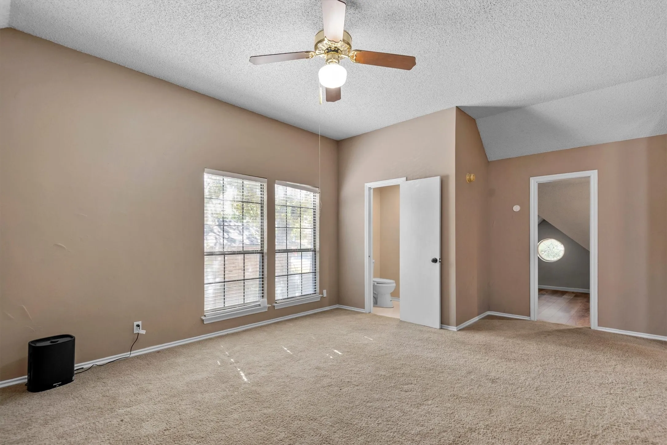Single Family Residence For Sale in Tarrant County , 4917 Rockford Court, Arlington, Texas 76017, 4 Bedroom, 3 Bathroom, 2 Garage spaces, 2,112 Sqft, built in 1984, mls#21269737, Real Estate Agent in Arlington, Homes For Sale in Tarrant county, Homes For Sale in Arlington, Realtor in Arlington Texas, Real Estate Brokerage Independent Realty Texas, Luminita Cordes Realtor
