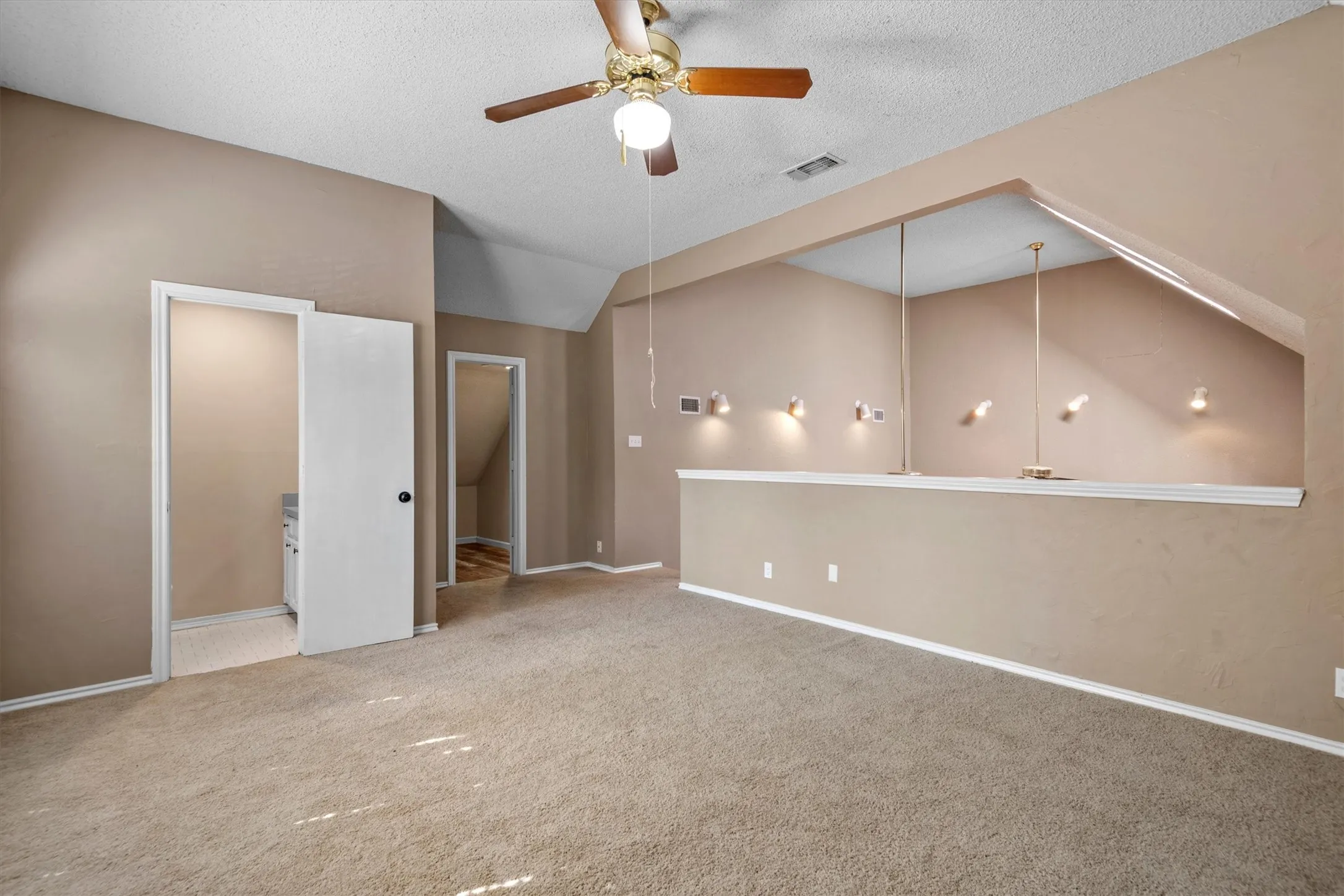 Single Family Residence For Sale in Tarrant County , 4917 Rockford Court, Arlington, Texas 76017, 4 Bedroom, 3 Bathroom, 2 Garage spaces, 2,112 Sqft, built in 1984, mls#21269737, Real Estate Agent in Arlington, Homes For Sale in Tarrant county, Homes For Sale in Arlington, Realtor in Arlington Texas, Real Estate Brokerage Independent Realty Texas, Luminita Cordes Realtor