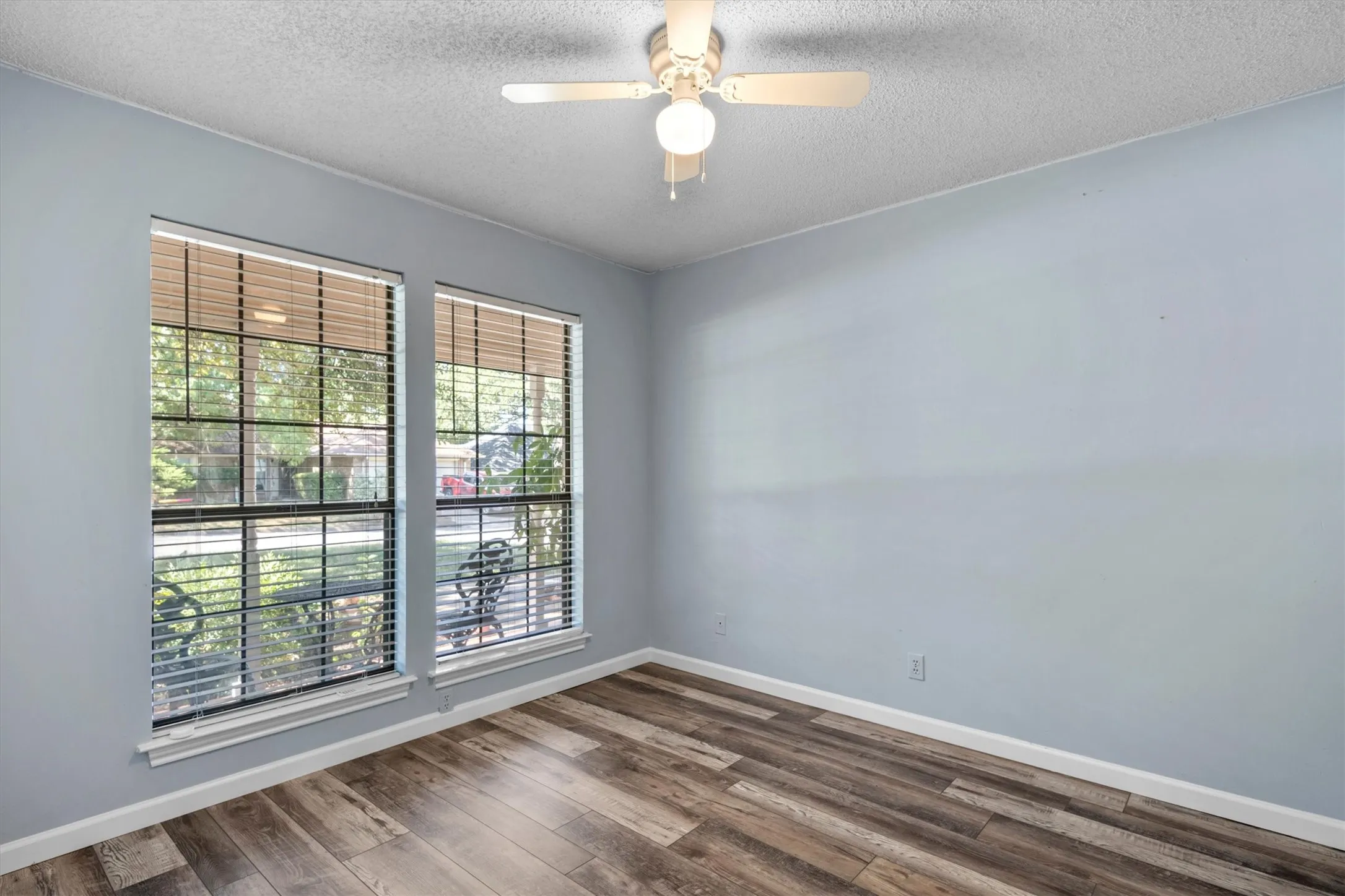 Single Family Residence For Sale in Tarrant County , 4917 Rockford Court, Arlington, Texas 76017, 4 Bedroom, 3 Bathroom, 2 Garage spaces, 2,112 Sqft, built in 1984, mls#21269737, Real Estate Agent in Arlington, Homes For Sale in Tarrant county, Homes For Sale in Arlington, Realtor in Arlington Texas, Real Estate Brokerage Independent Realty Texas, Luminita Cordes Realtor
