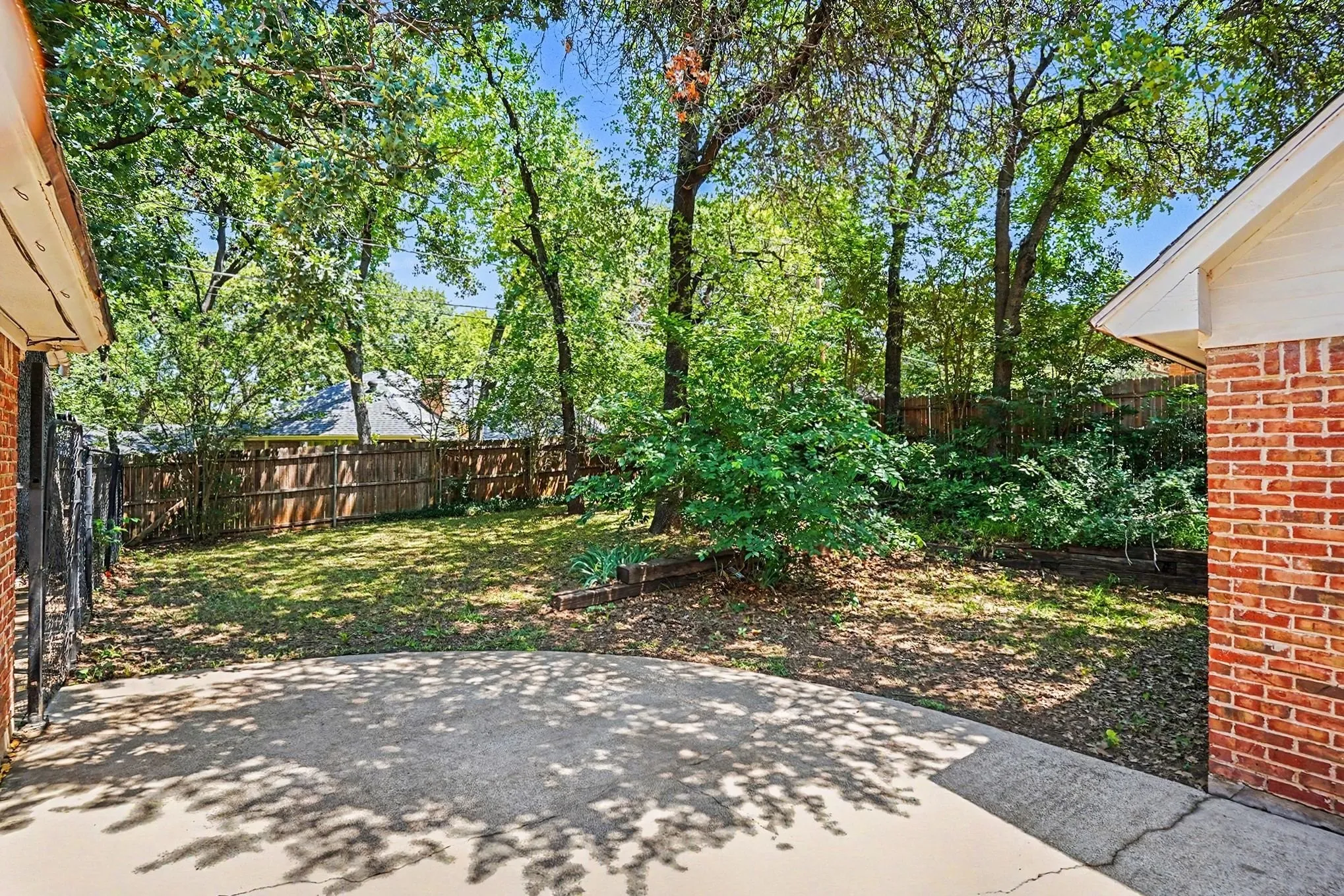 Single Family Residence For Sale in Tarrant County , 4917 Rockford Court, Arlington, Texas 76017, 4 Bedroom, 3 Bathroom, 2 Garage spaces, 2,112 Sqft, built in 1984, mls#21269737, Real Estate Agent in Arlington, Homes For Sale in Tarrant county, Homes For Sale in Arlington, Realtor in Arlington Texas, Real Estate Brokerage Independent Realty Texas, Luminita Cordes Realtor